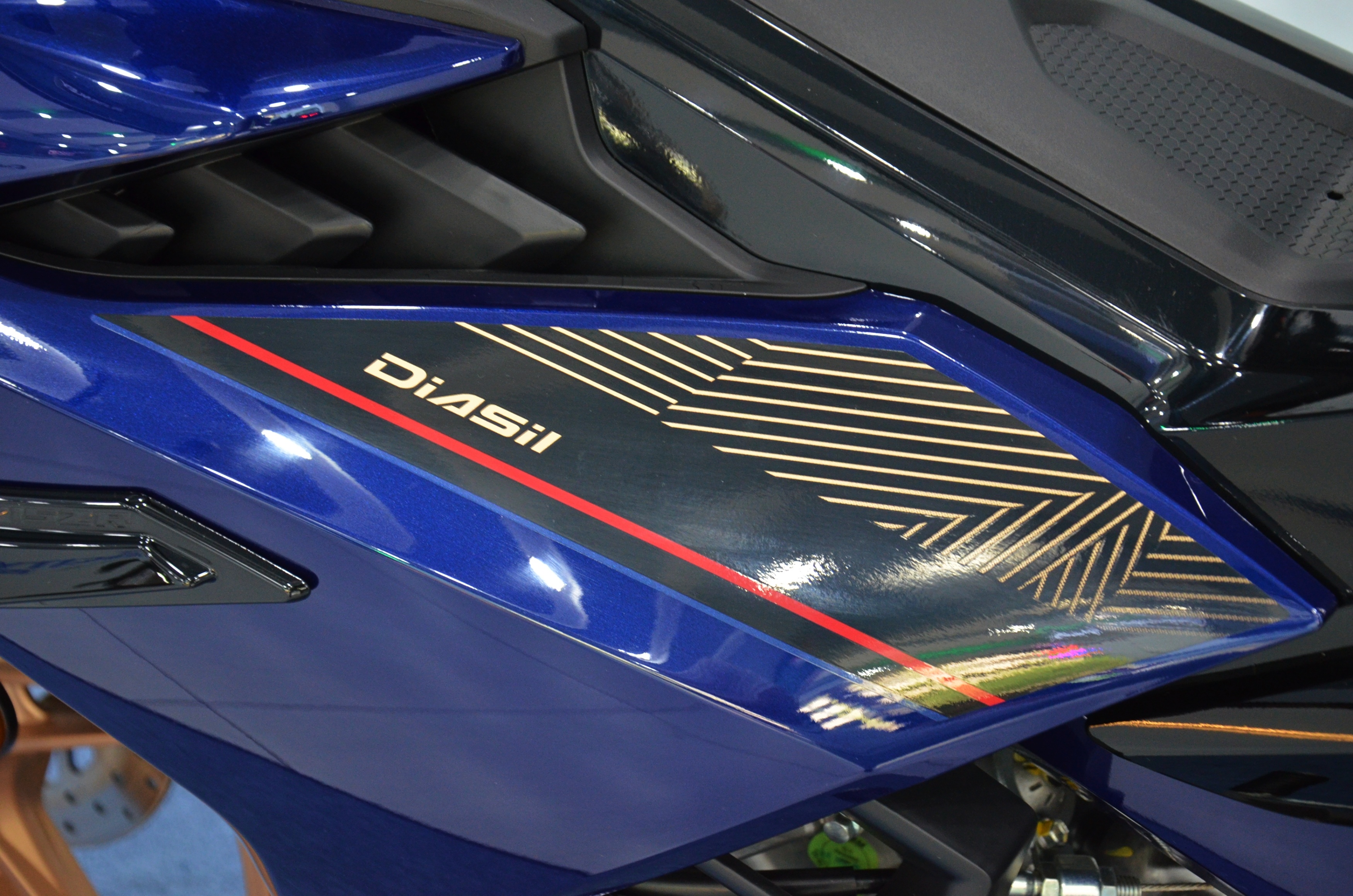 Yamaha Y15ZR SE anh 10