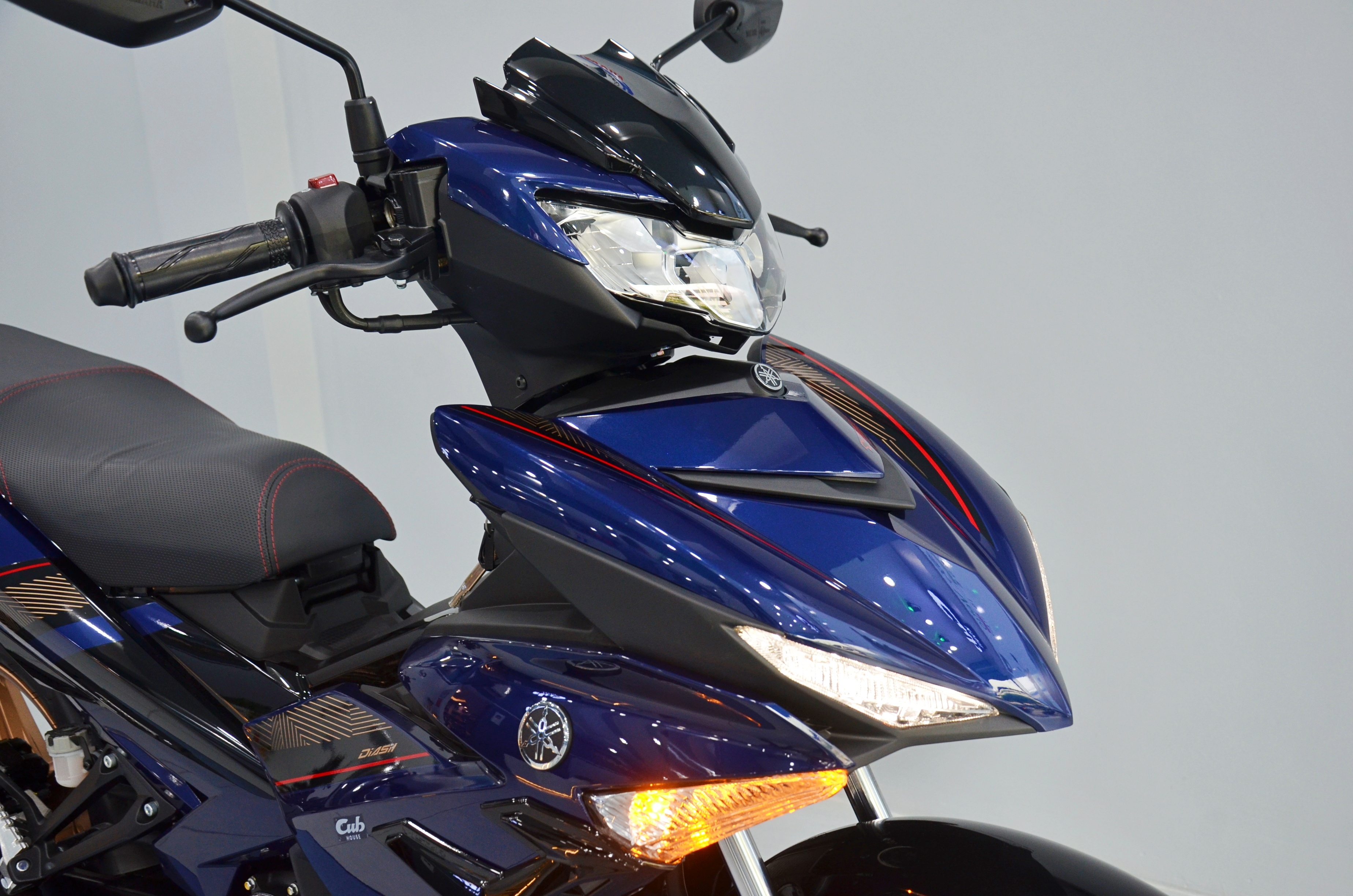 Yamaha Y15ZR SE anh 4