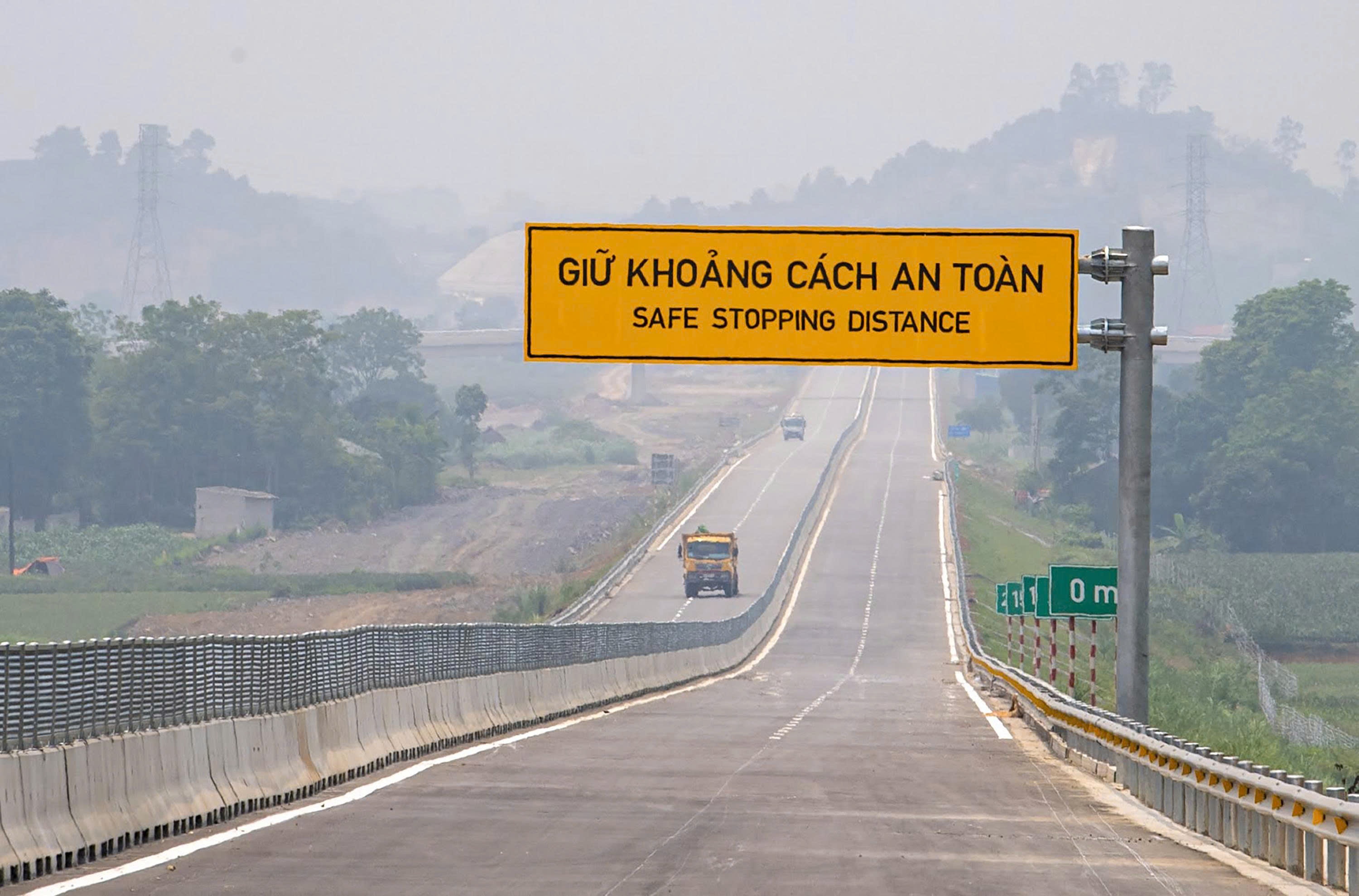 khoảng c&aacute;ch an to&agrave;n ảnh 1