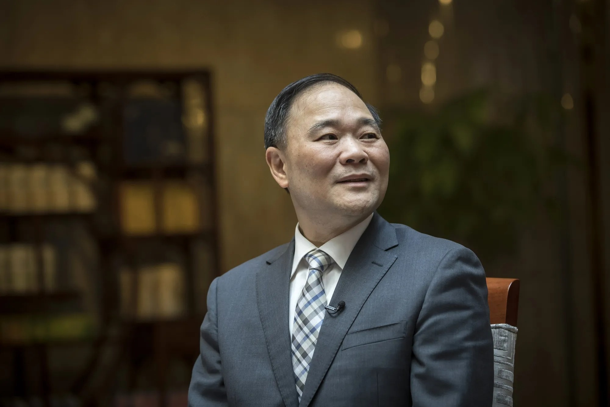 Sep Geely: Nganh oto toan cau dang du thua xe nghiem trong hinh anh