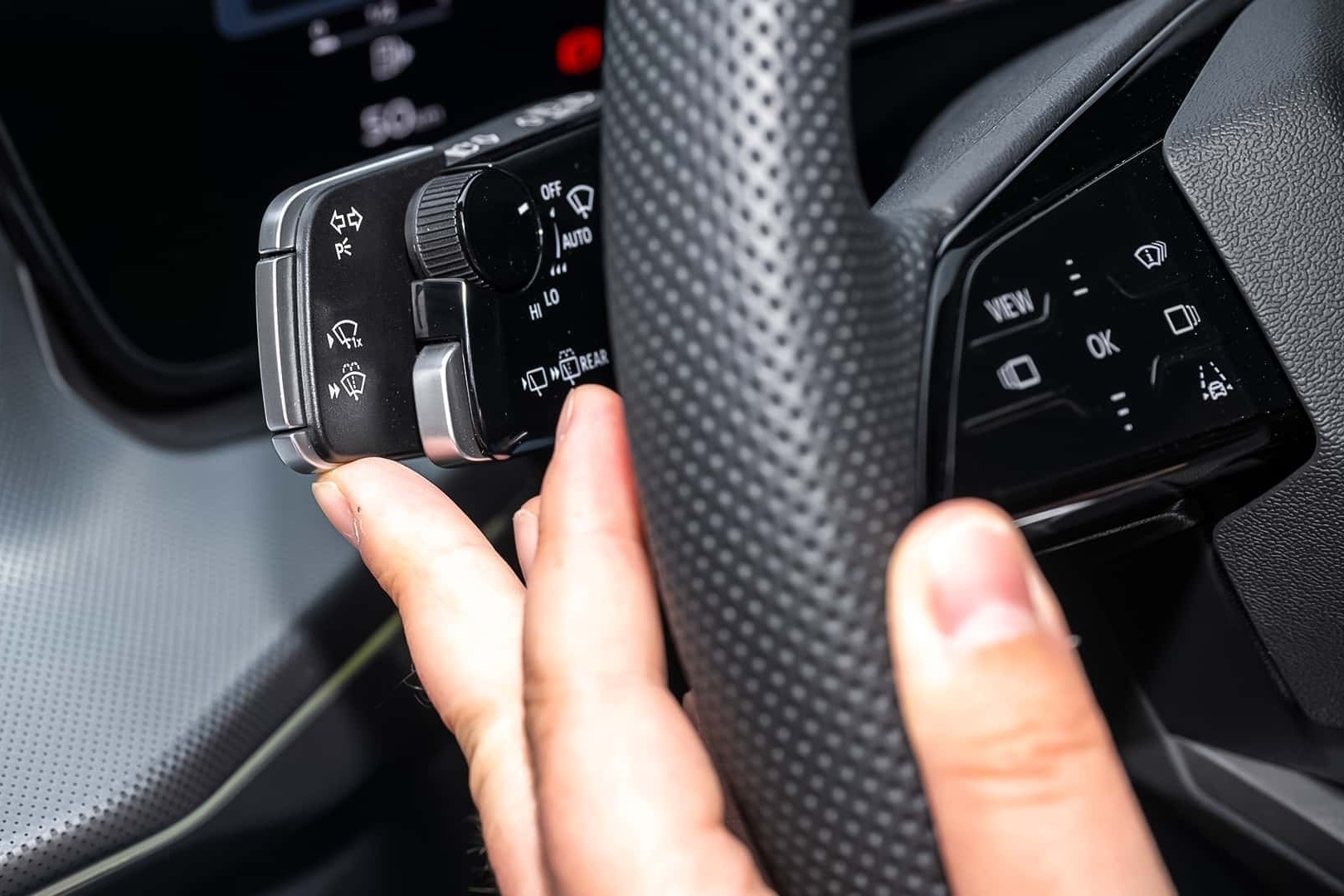 Day la cach moi de gat nuoc kinh lai tren xe Audi hinh anh