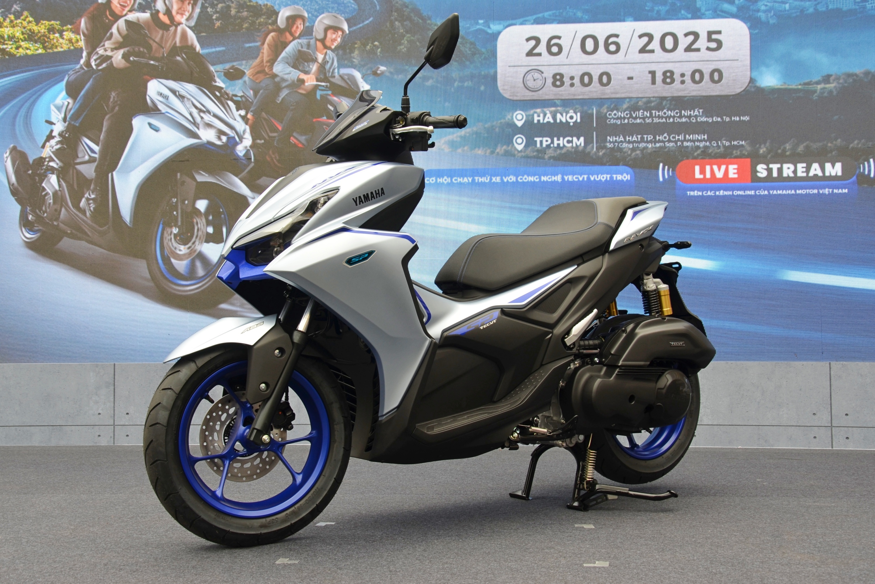 Yamaha NVX 155 chot gia tu 56,5 trieu dong, canh tranh Honda Air Blade hinh anh