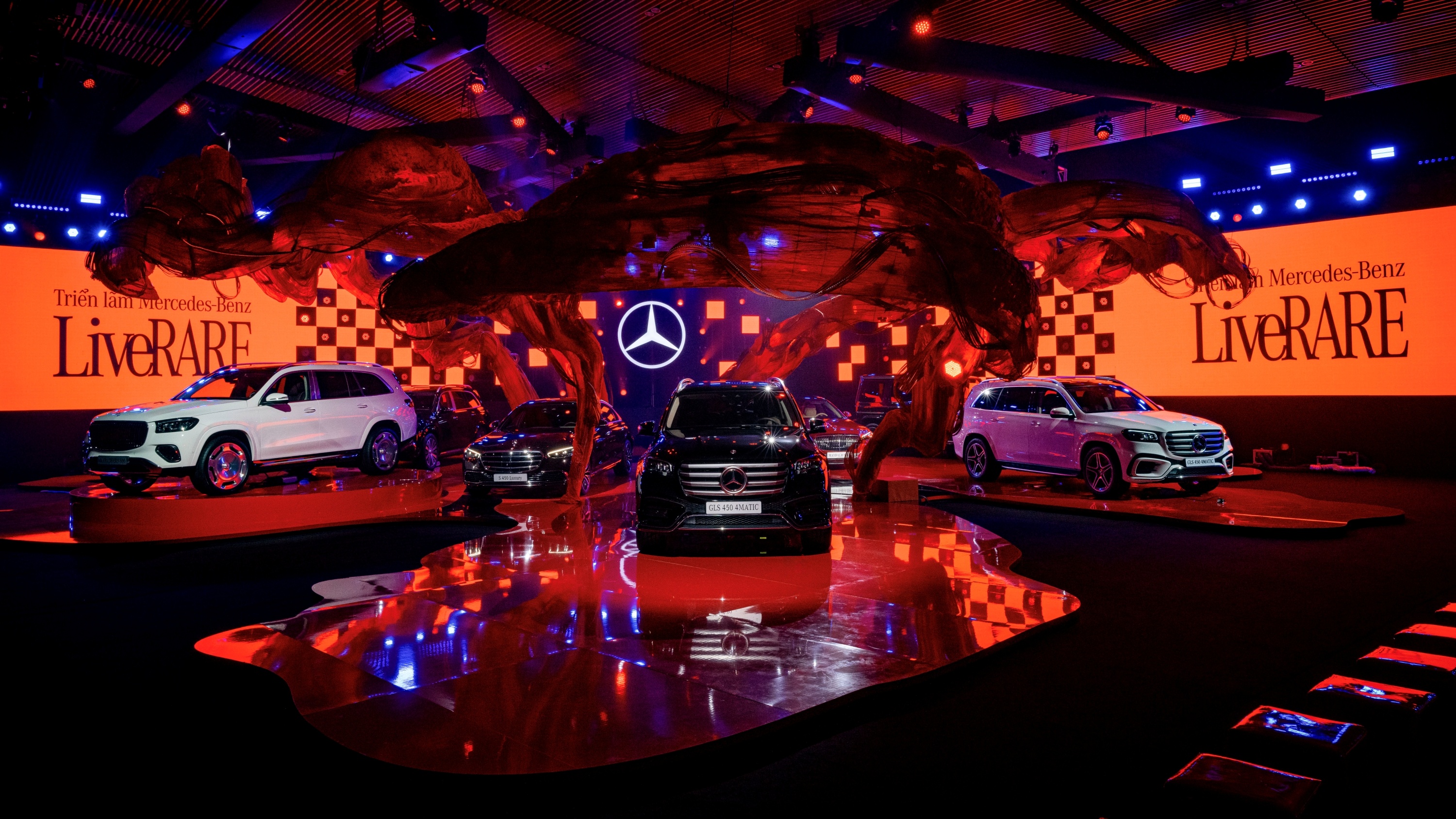 Thay gi tu trien lam dan xe tram ty cua Mercedes-Benz tai Viet Nam? hinh anh