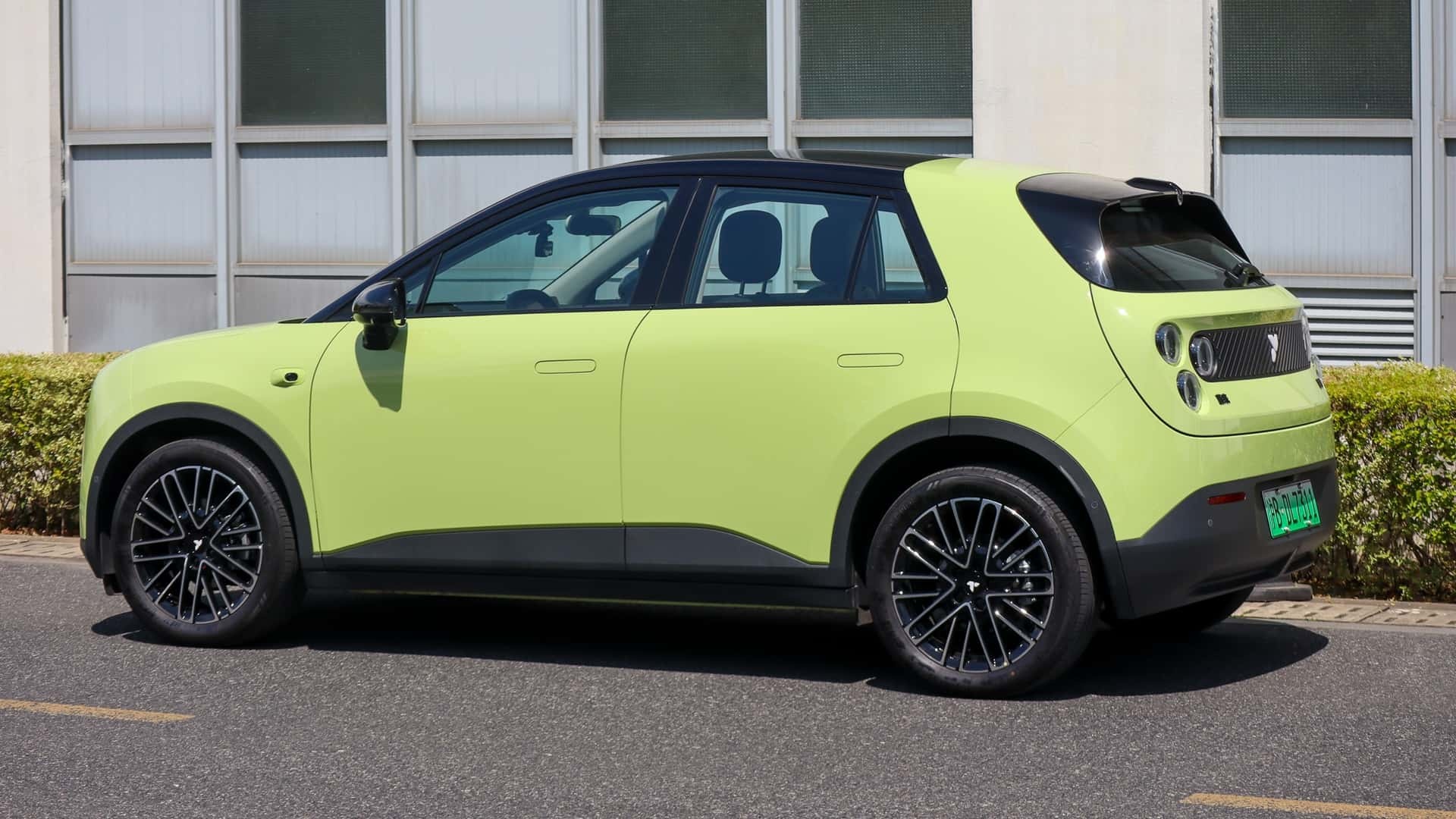 Trung Quoc keu goi kim ham nganh cong nghiep oto dien hinh anh