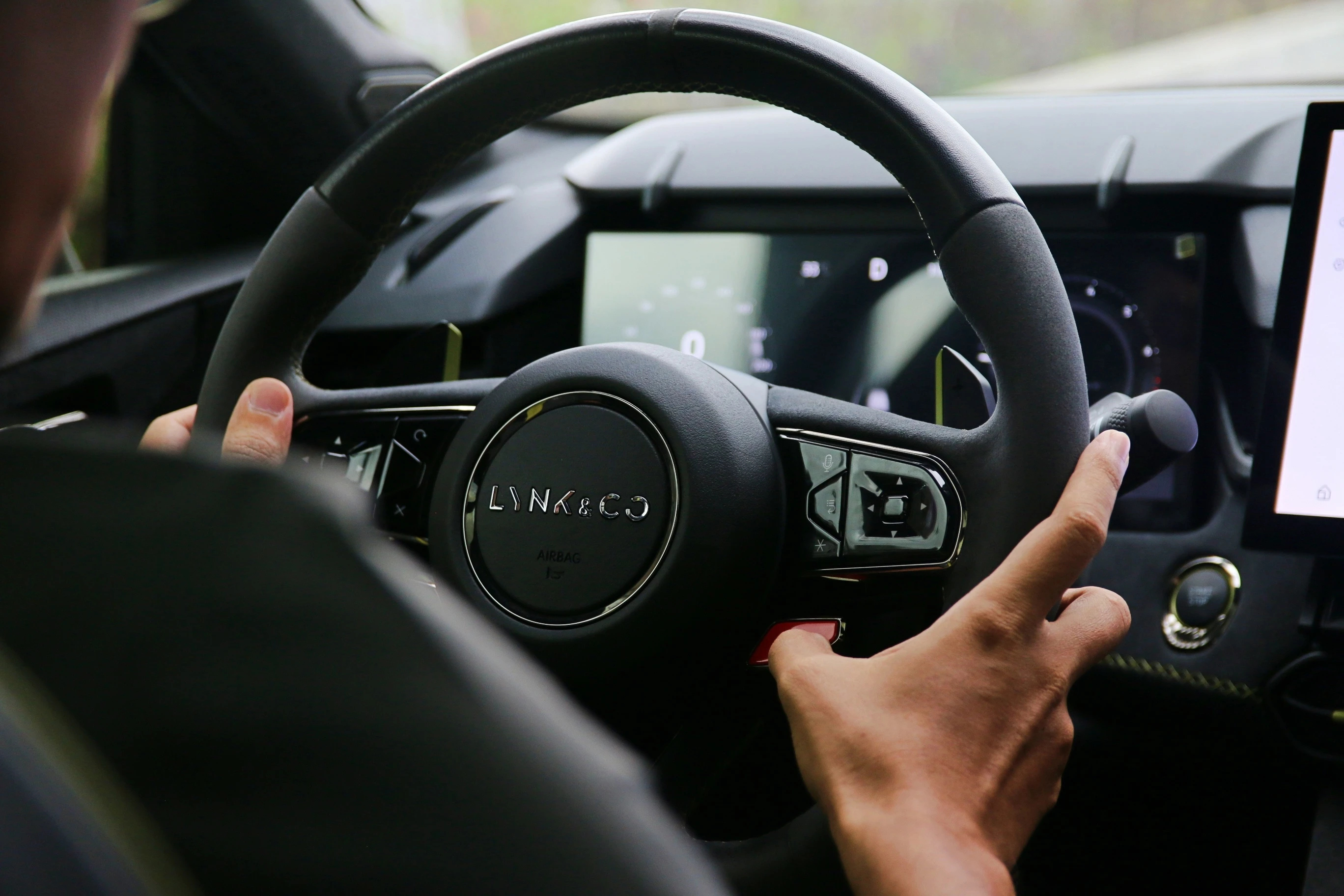 Lynk &amp; Co 03+ anh 7