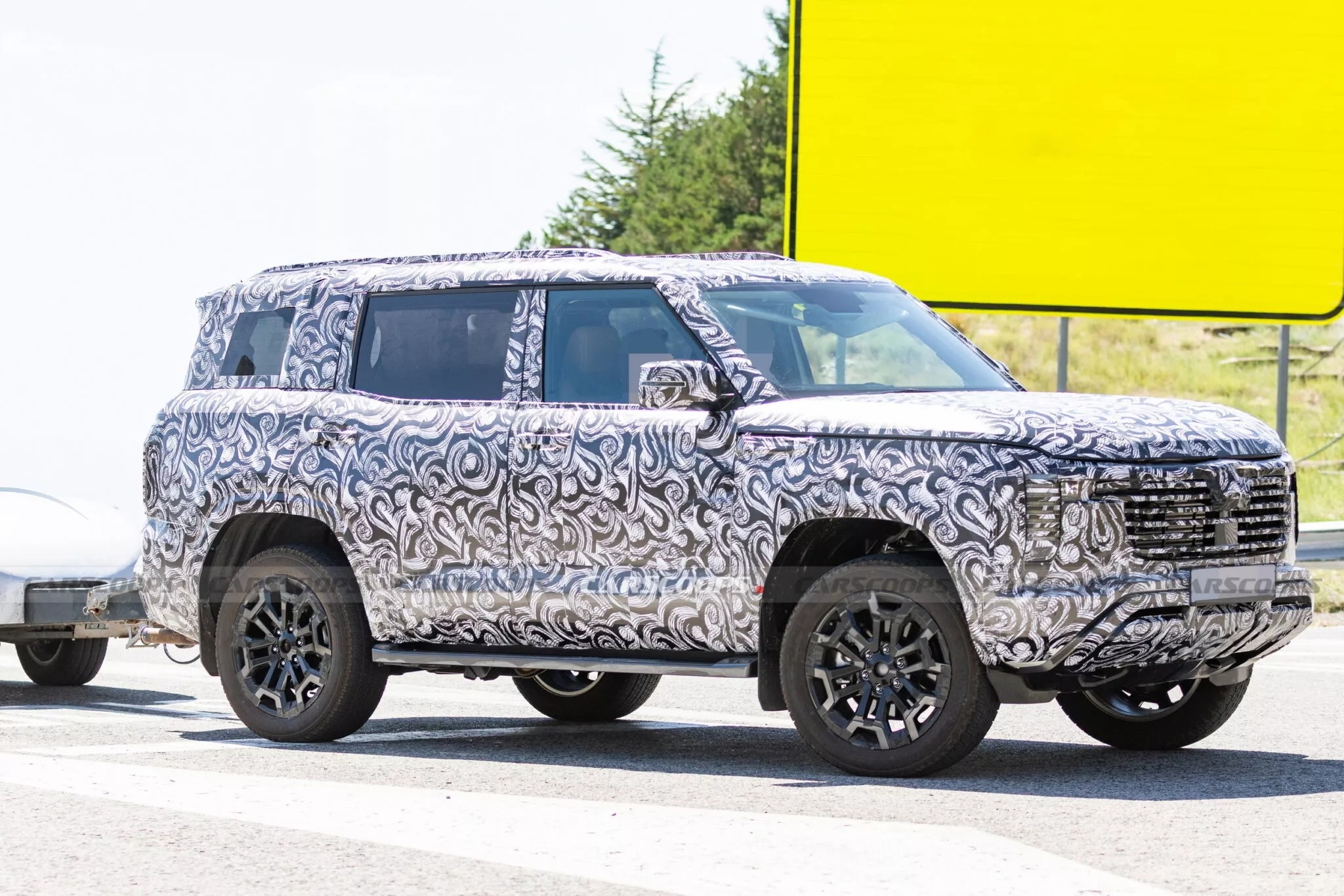 Mitsubishi Pajero anh 11