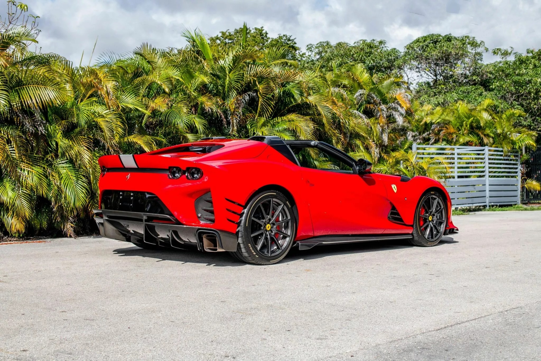 Ferrari 812 Competizione A anh 2