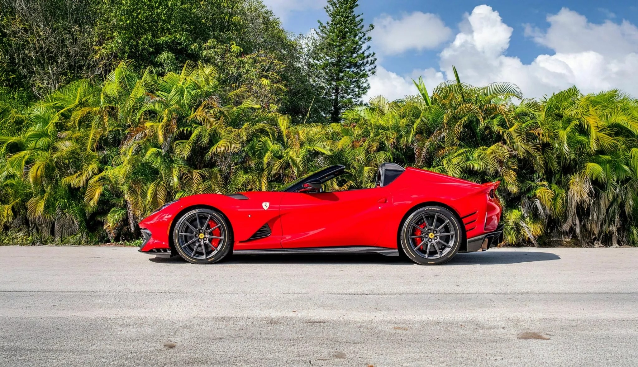 Ferrari 812 Competizione A anh 3