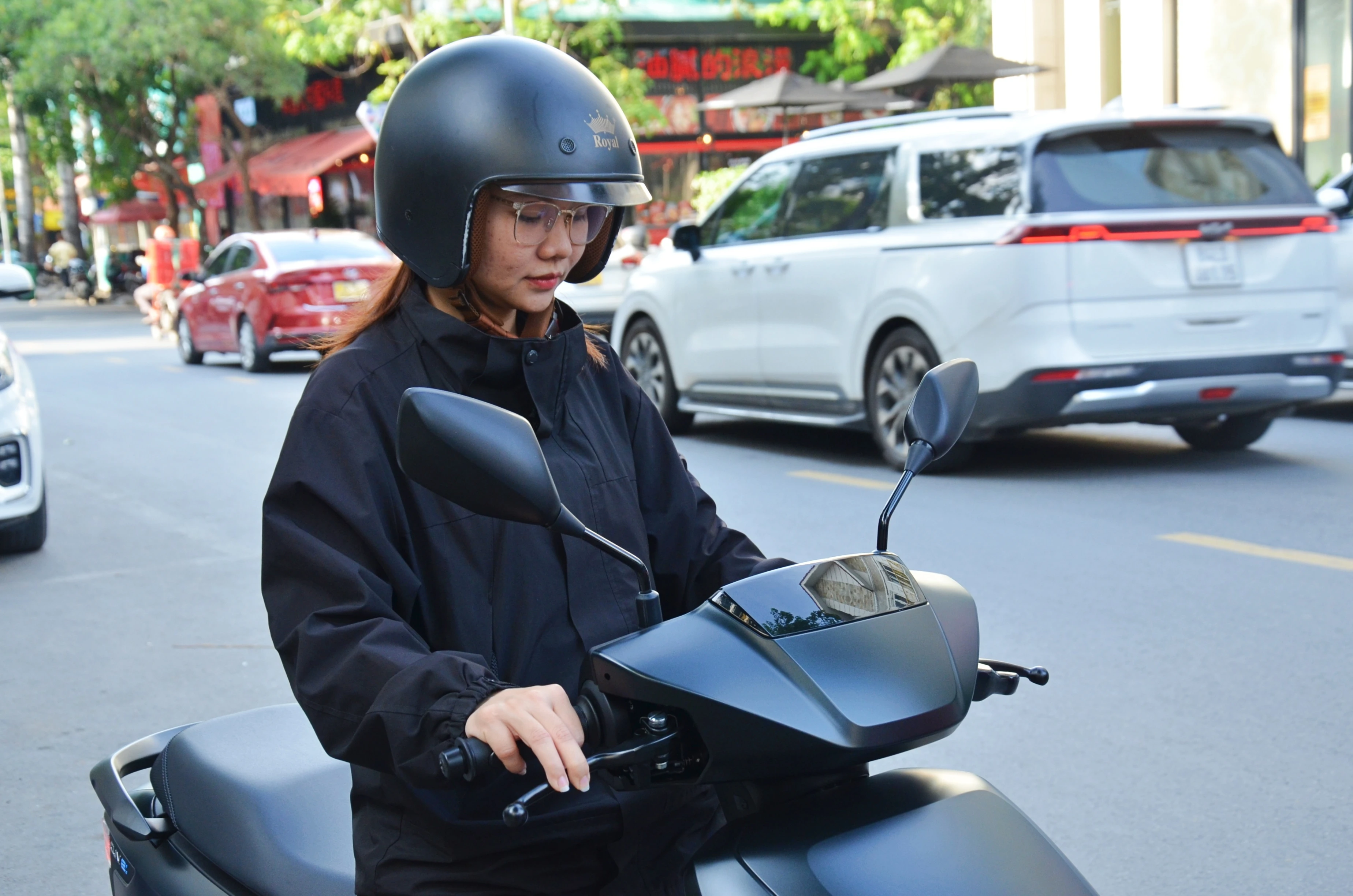 Tuy vậy, Honda CUV e: là một mẫu xe khá lạ, thú vị và đáng để thử, nhất là với những người chưa từng tiếp xúc xe máy điện như tôi.