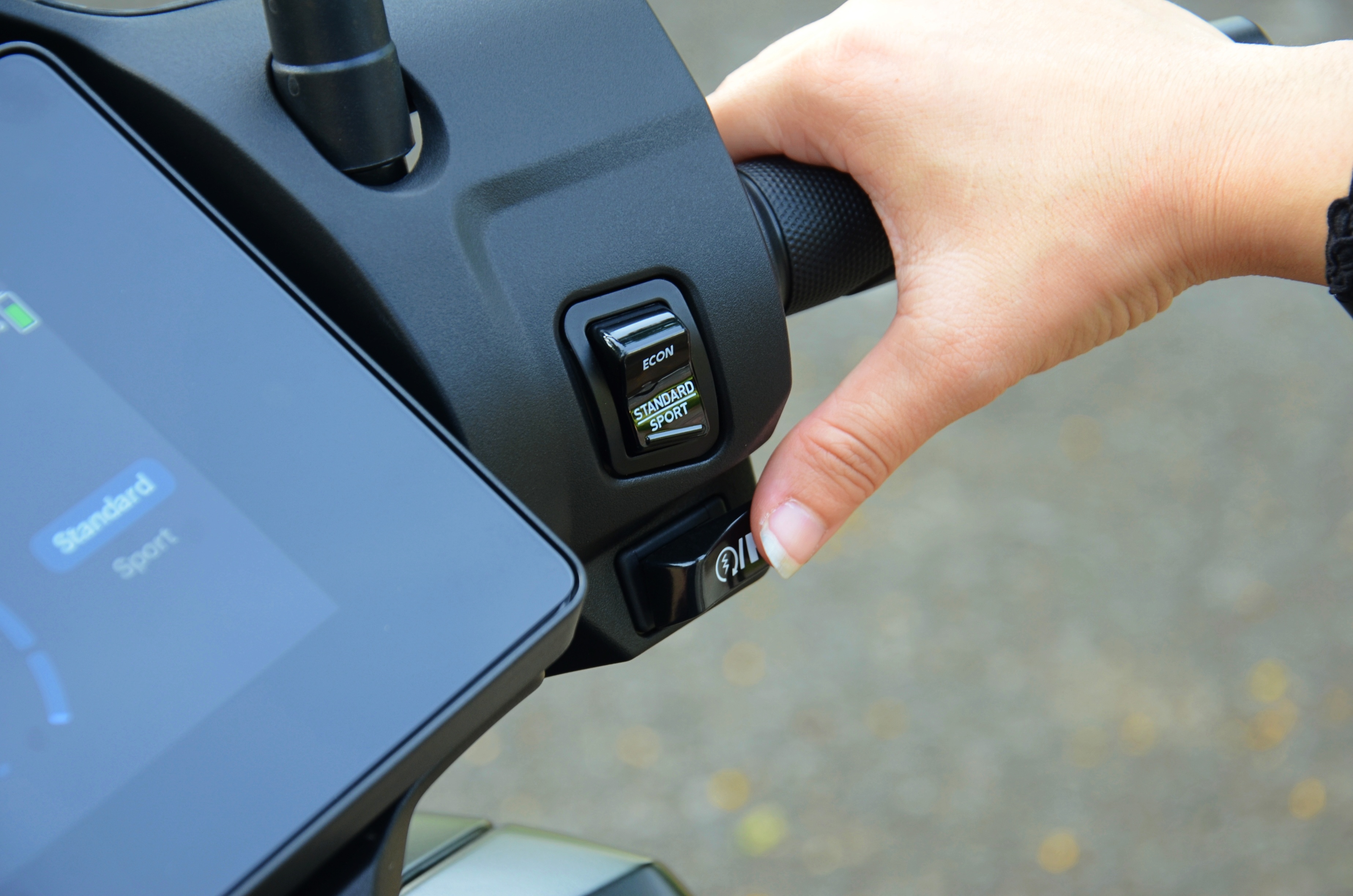 xe may dien Honda anh 8