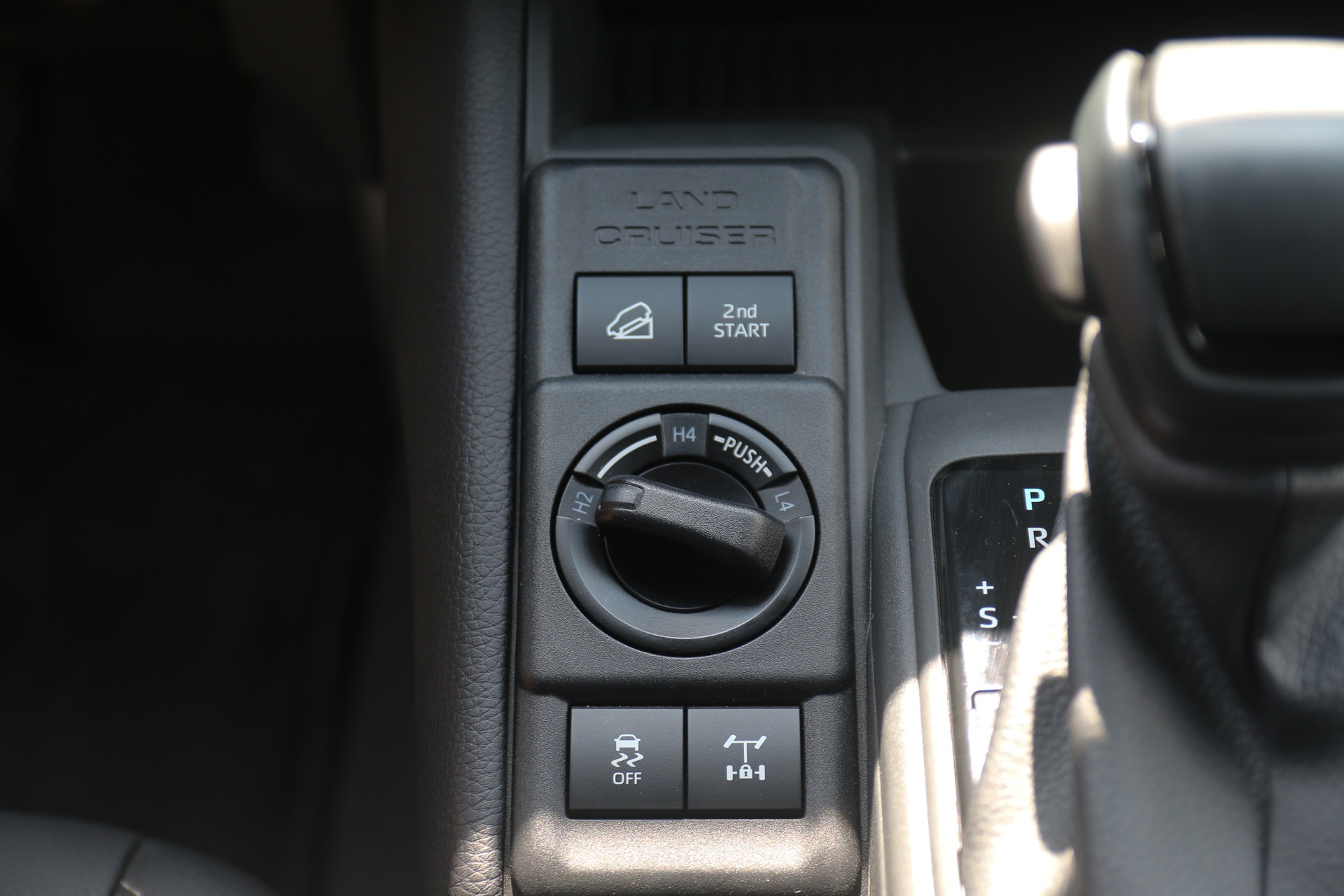 Toyota Land Cruiser FJ ảnh 22