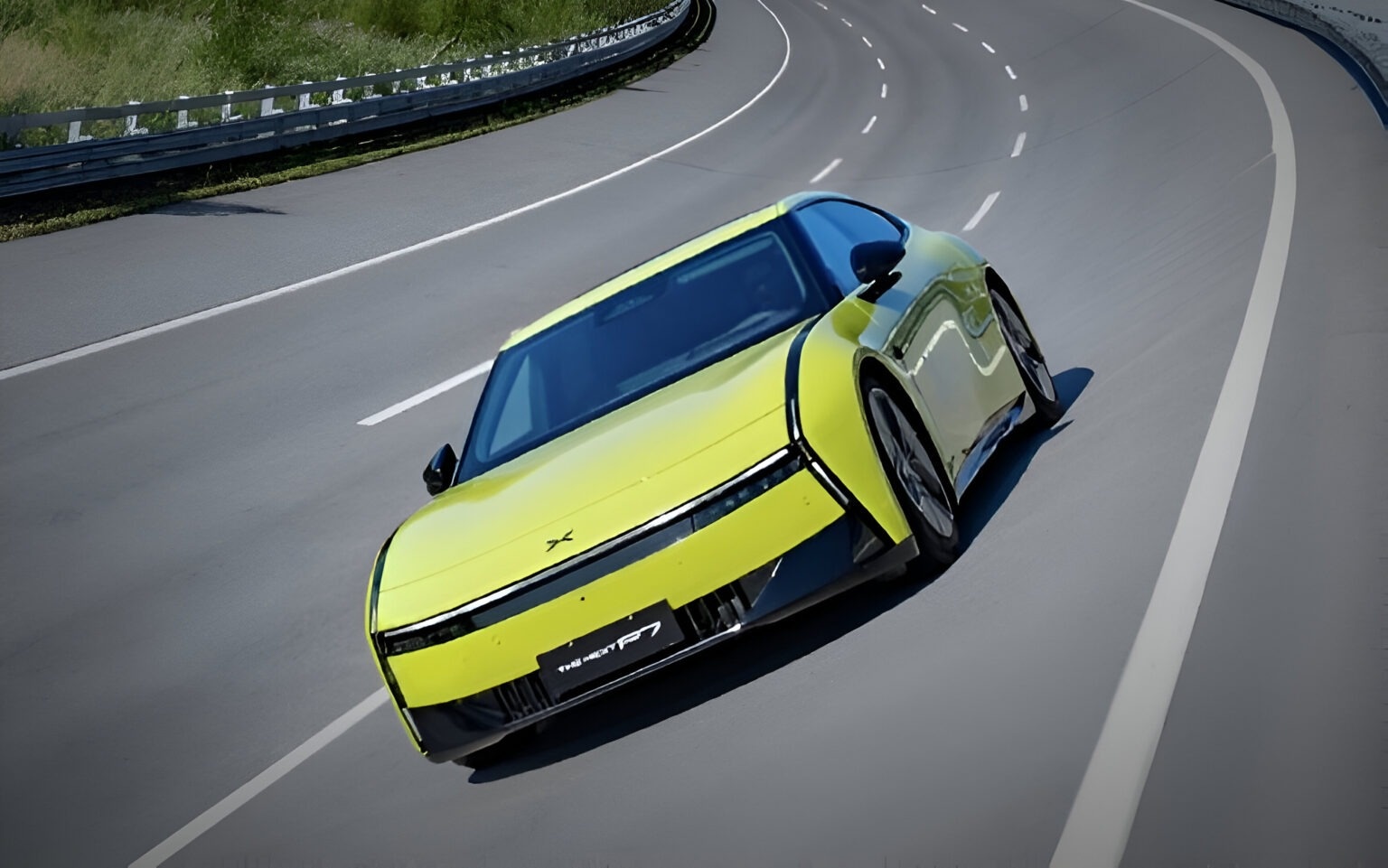 Hang xe Trung Quoc 'hanh xac' sedan dien hang sang hinh anh