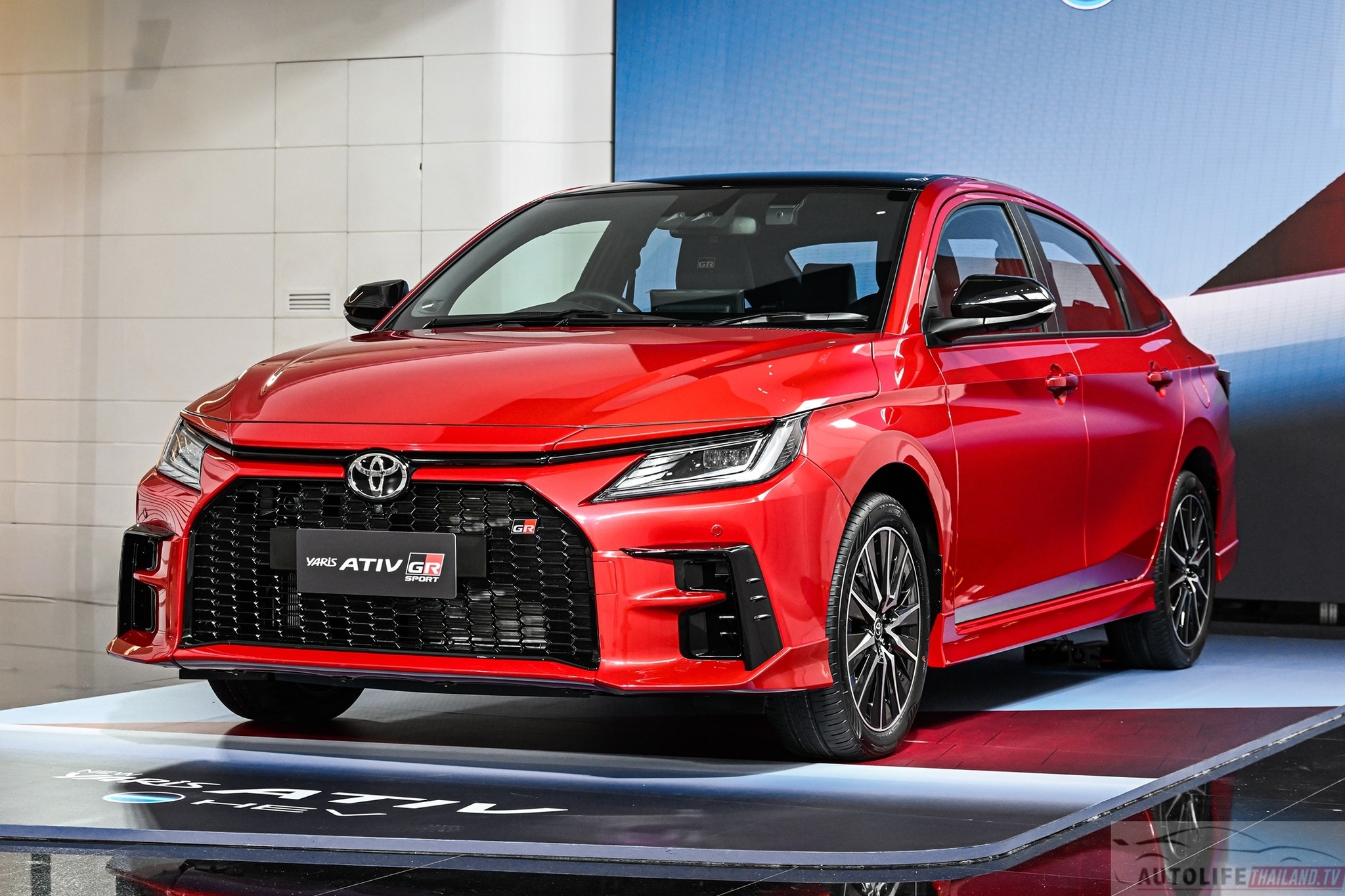 Toyota Vios Hybrid ra mat, gia tu 22.060 USD hinh anh