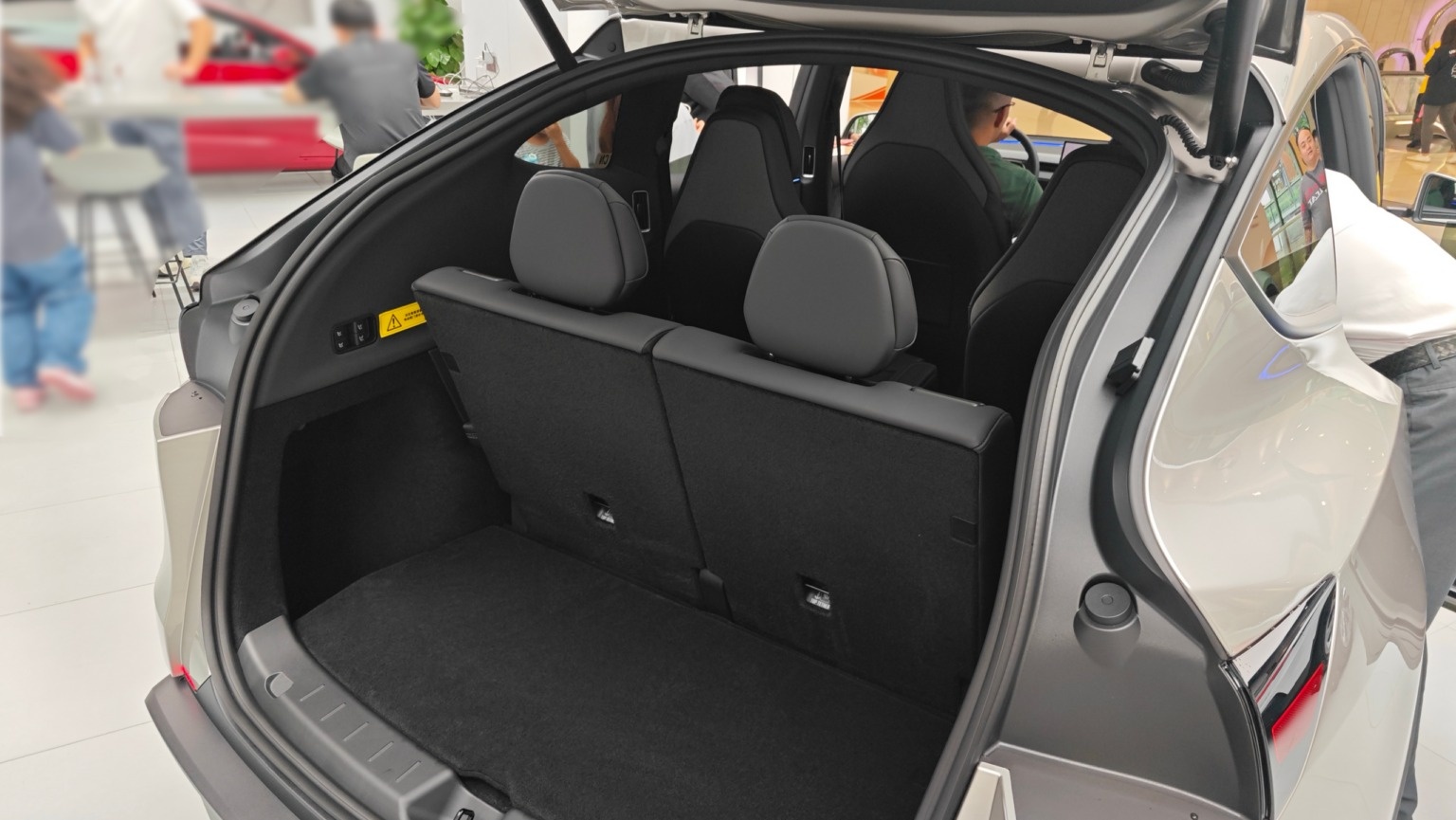Diem bat tien tren Tesla Model Y ban 6 cho hinh anh