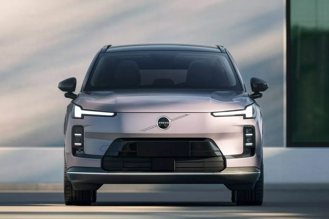 Volvo XC70 chot gia tai Trung Quoc - dong co PHEV, chay 1.200 km hinh anh