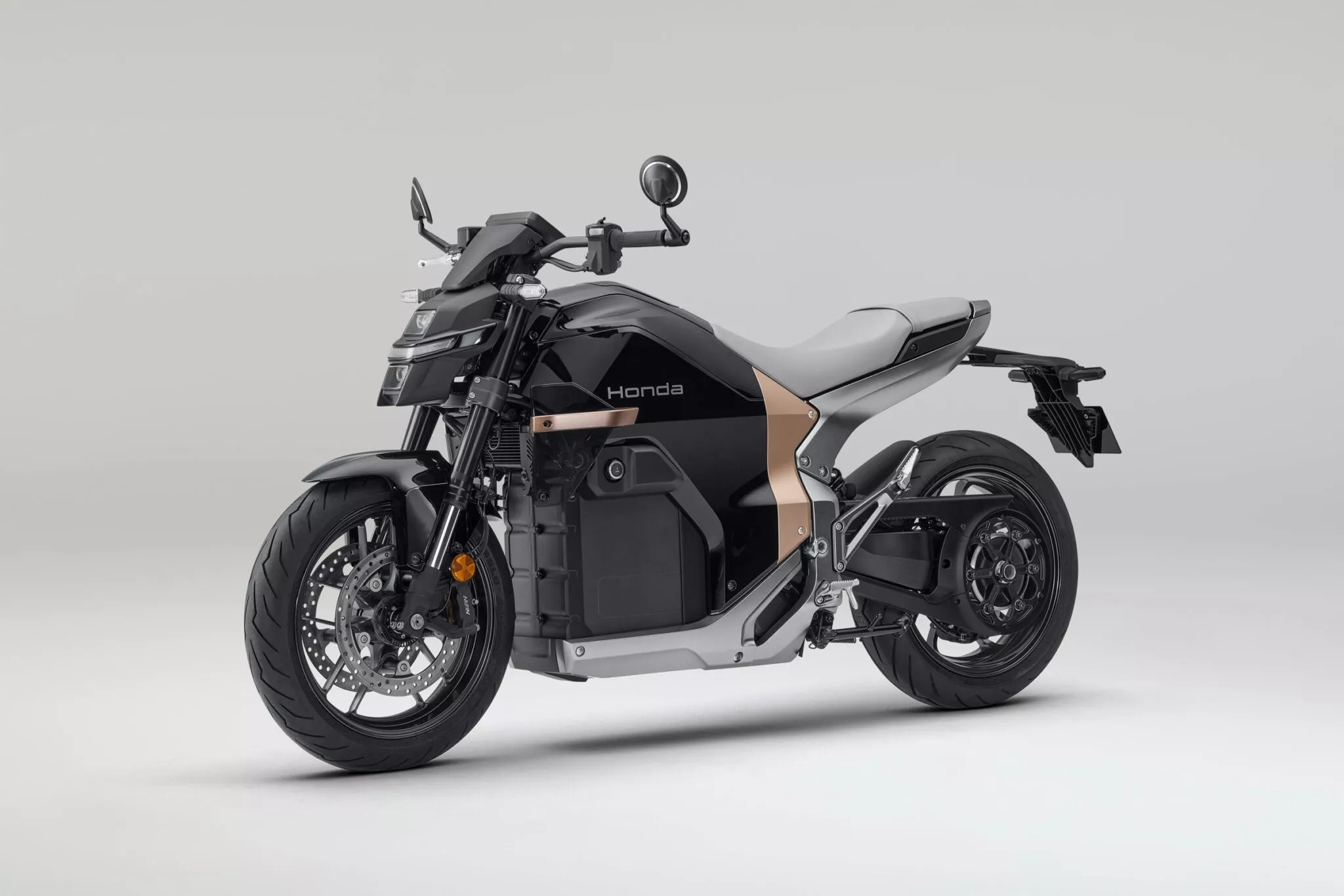 Môtô điện đầu tiên của Honda - mạnh ngang xe 600 cc, sạc đầy đi 130 km