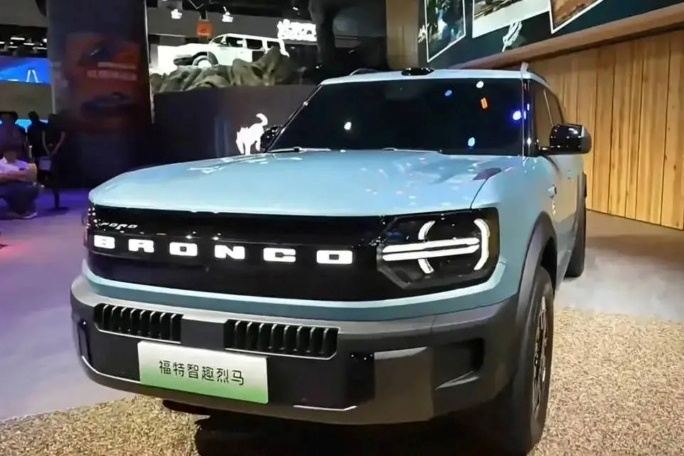 Ford Bronco dien den Trung Quoc hinh anh