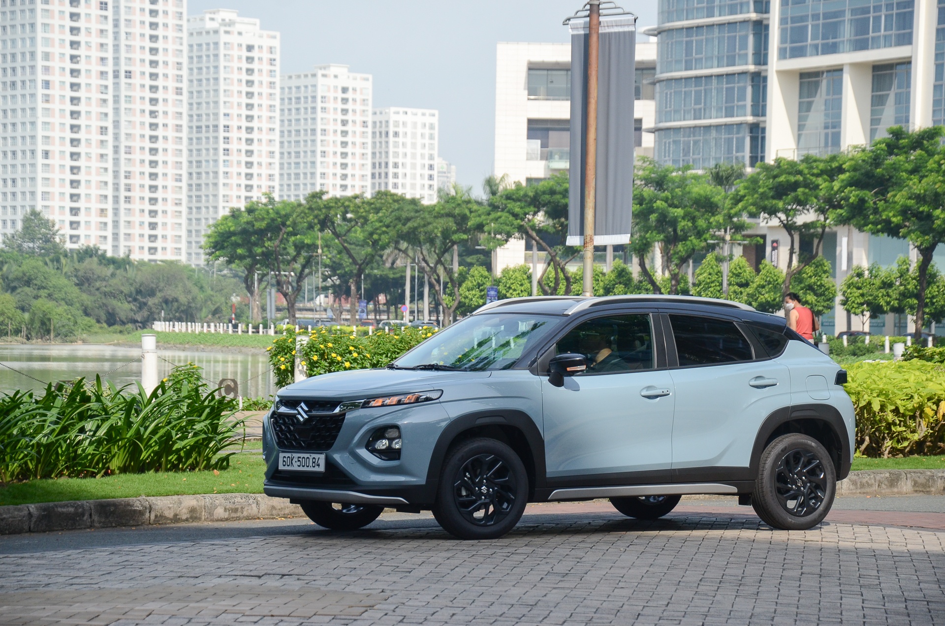 lap rap xe hybrid anh 1