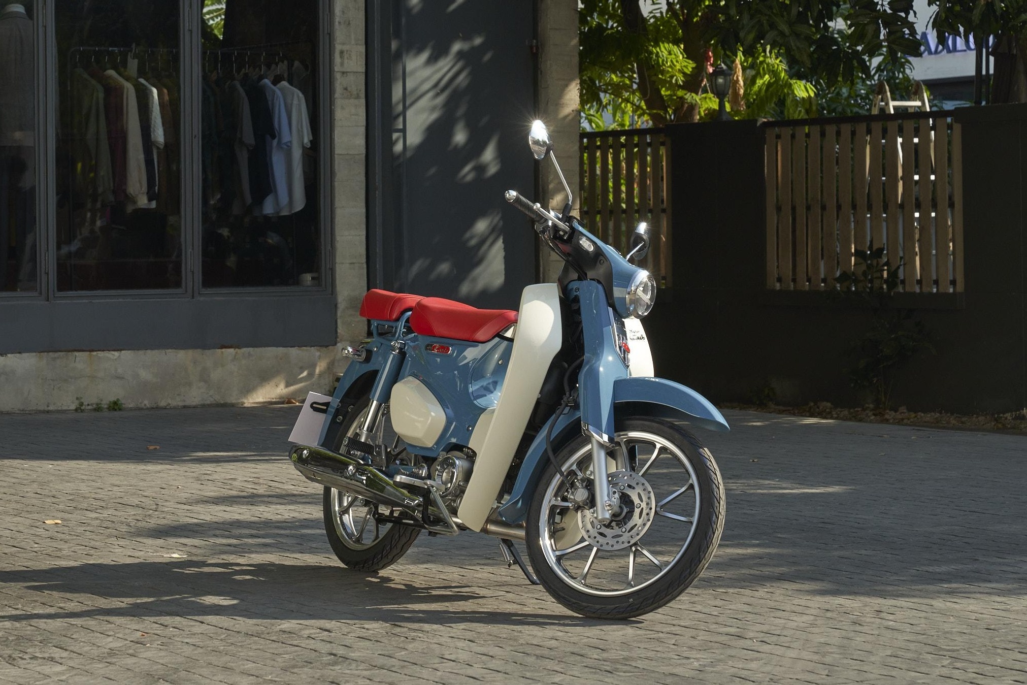 Loat xe may xang tiet kiem nhat, do 43.000 dong tien xang chay 100 km hinh anh