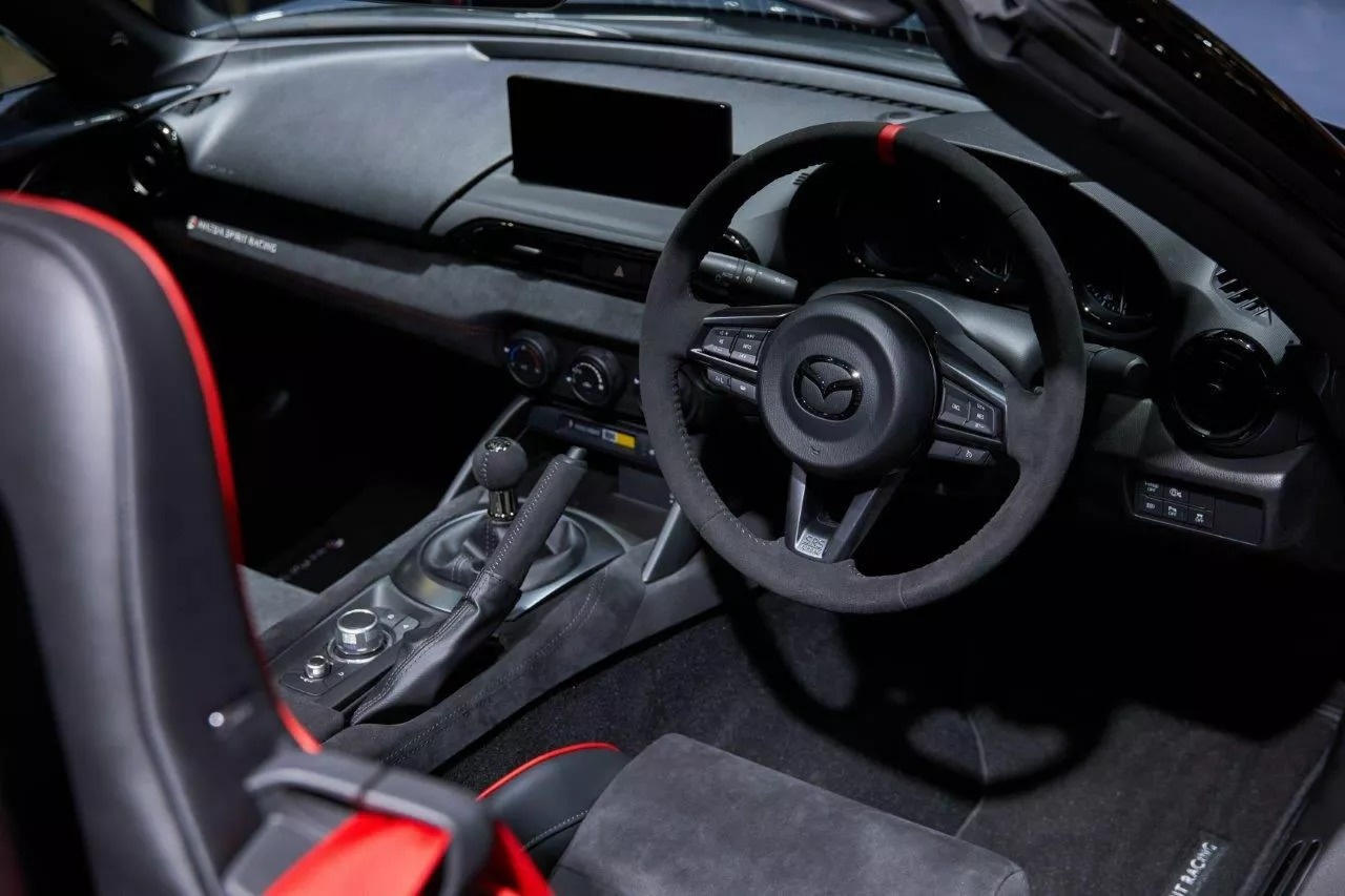 MX-5 Spirit Racing Roadster 12R anh 3