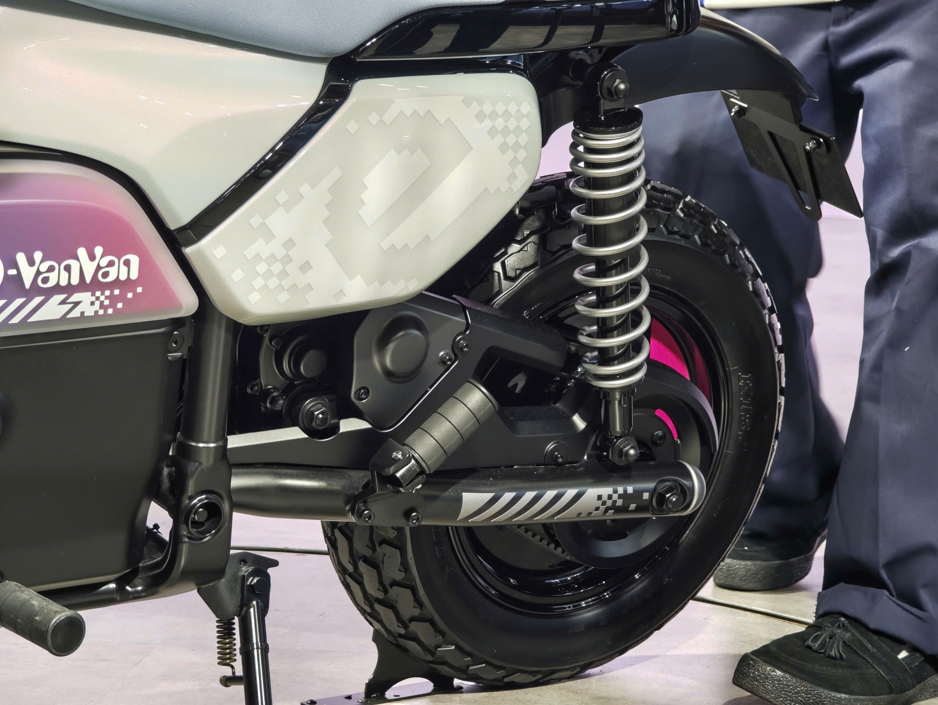 Suzuki e-VanVan anh 6