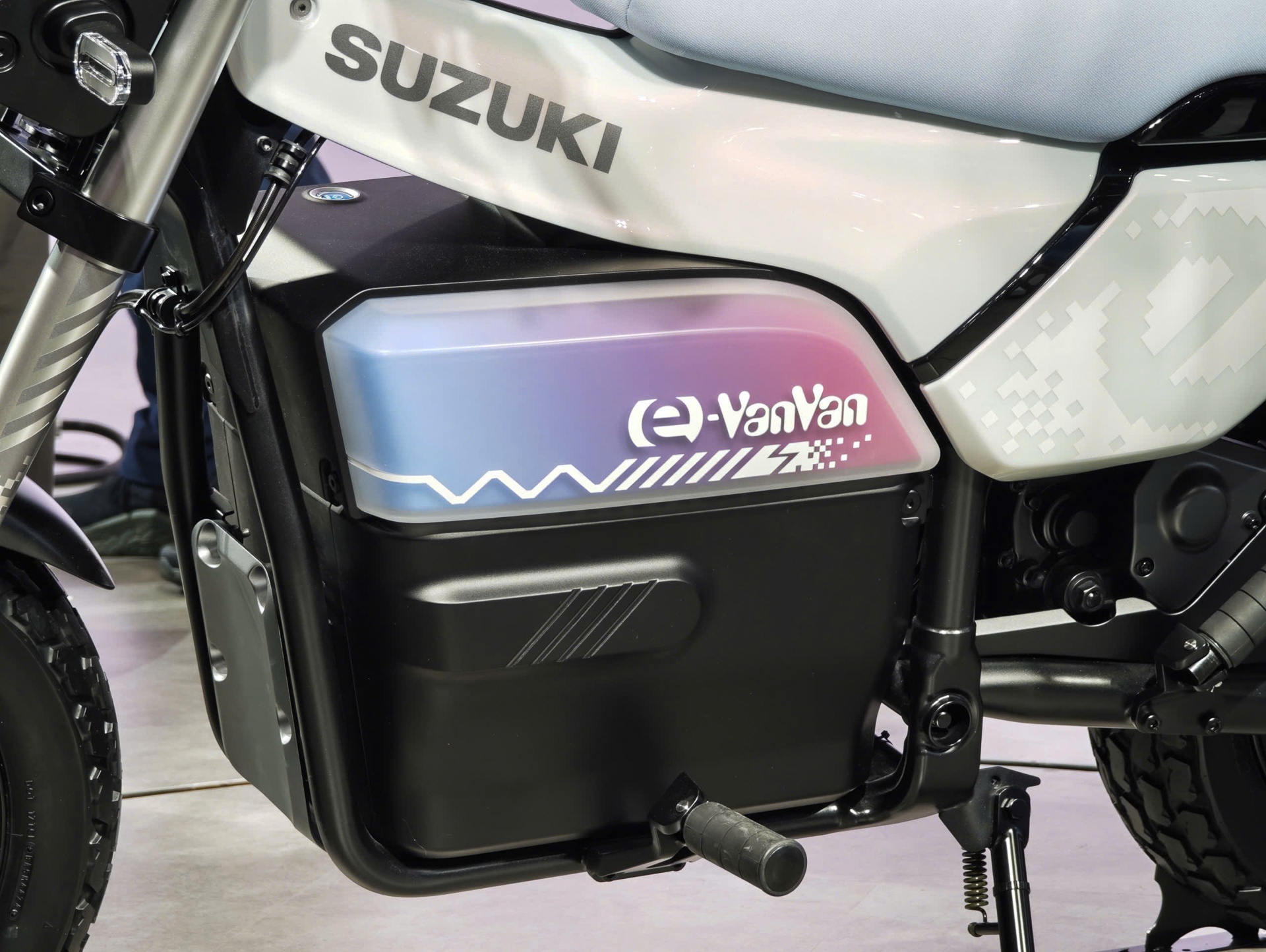 Suzuki e-VanVan anh 8