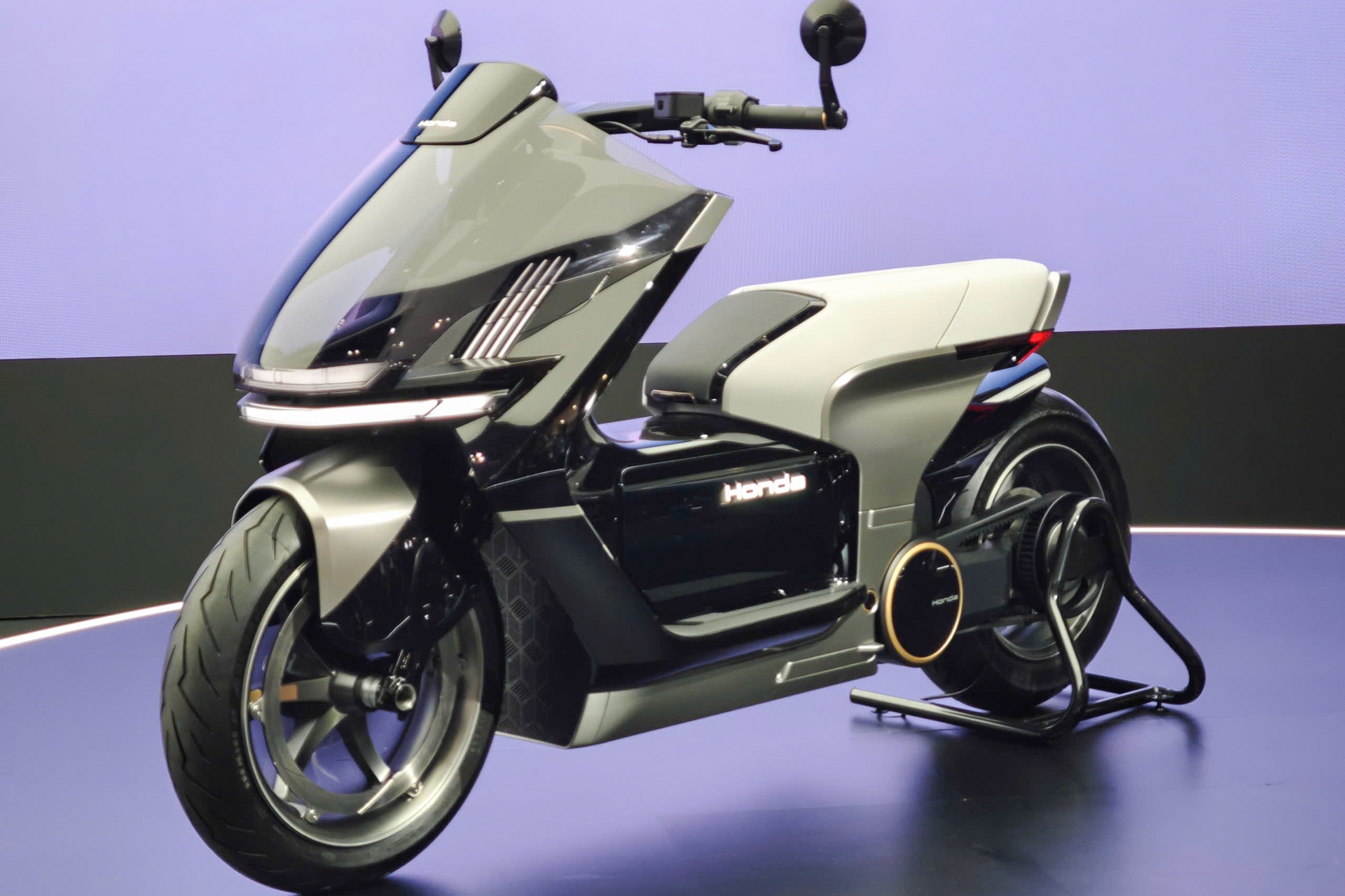 Day co the la Honda PCX thuan dien hinh anh