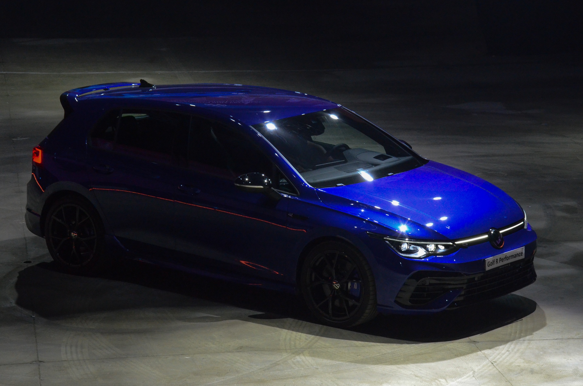 Volkswagen Golf ra mat Viet Nam - ban xe dua gia gan 1,9 ty dong hinh anh