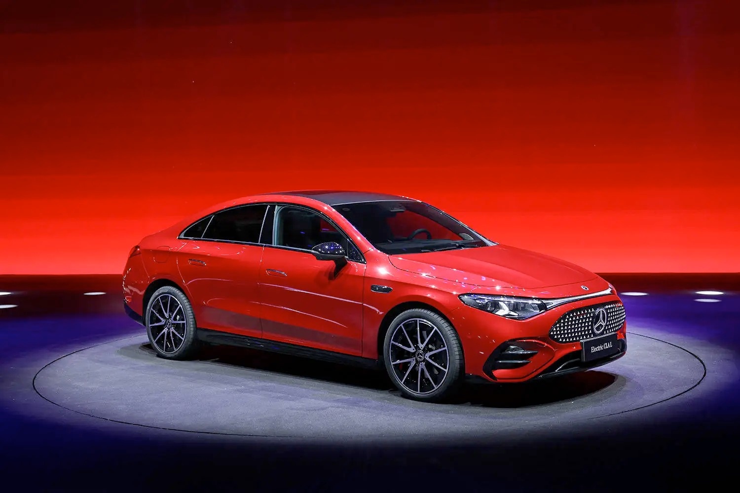 Xe dien Mercedes-Benz CLA 'chuan' Trung Quoc chot gia hinh anh