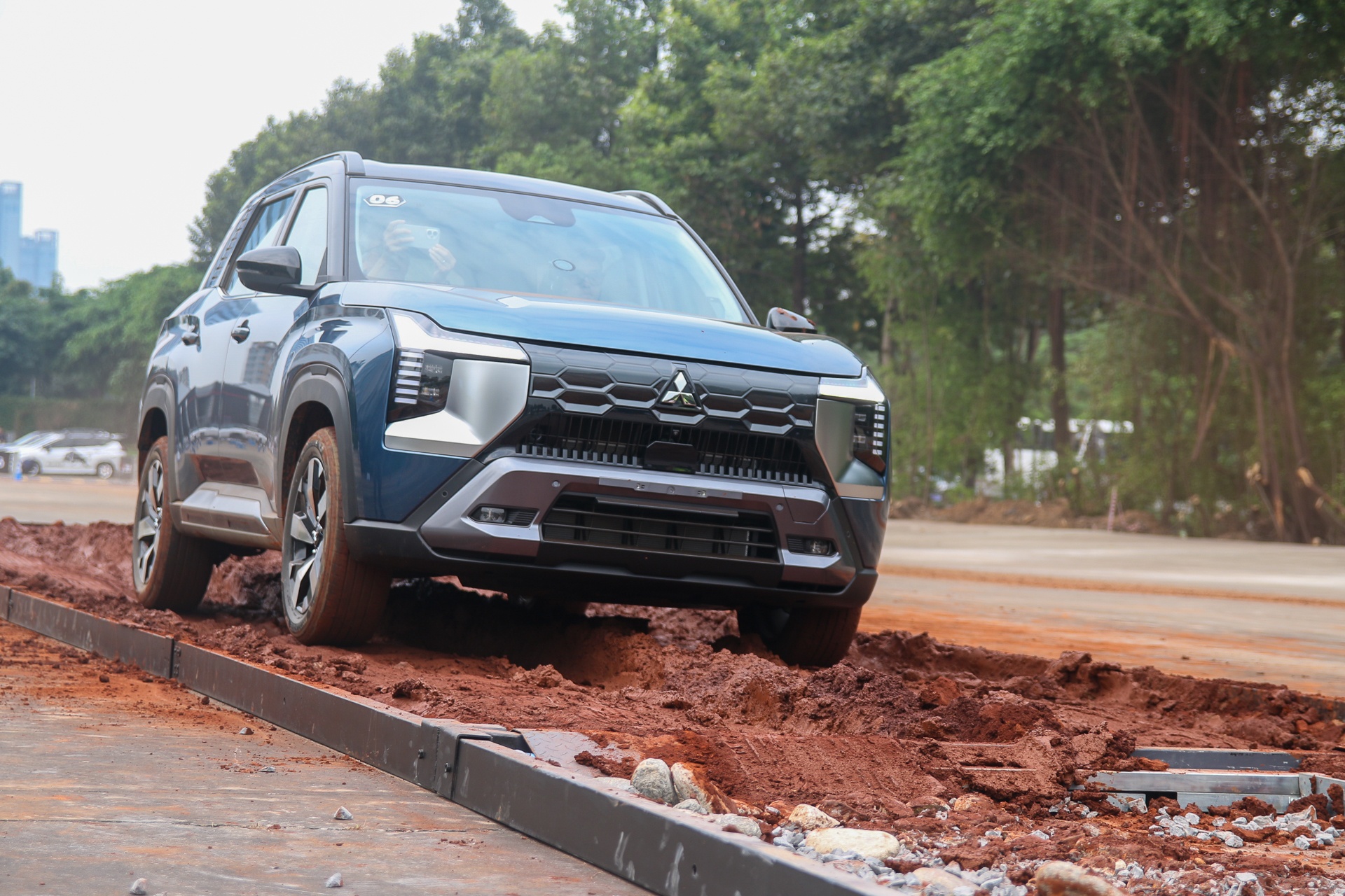 Mitsubishi Destinator anh 2