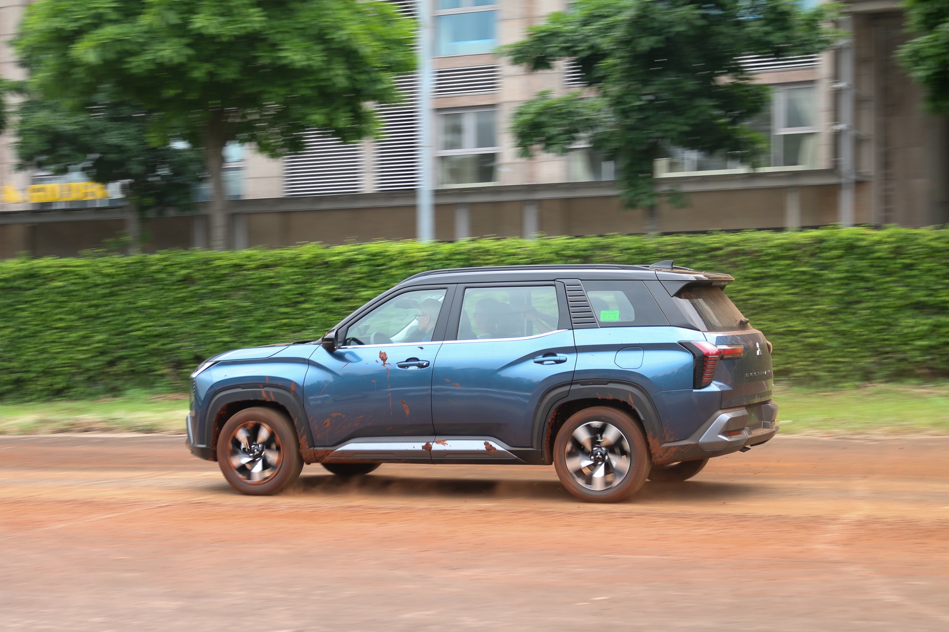 Mitsubishi Destinator anh 2