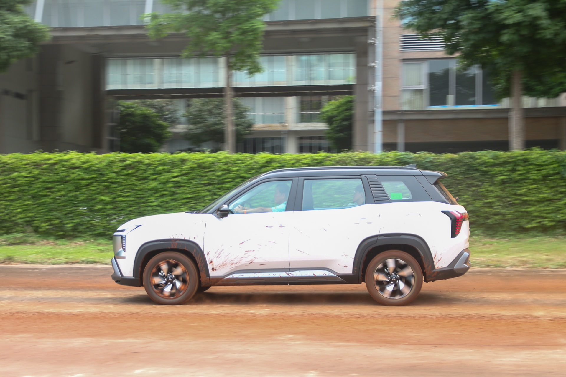 Mitsubishi Destinator du khac de bung no truoc dan anh Outlander? hinh anh