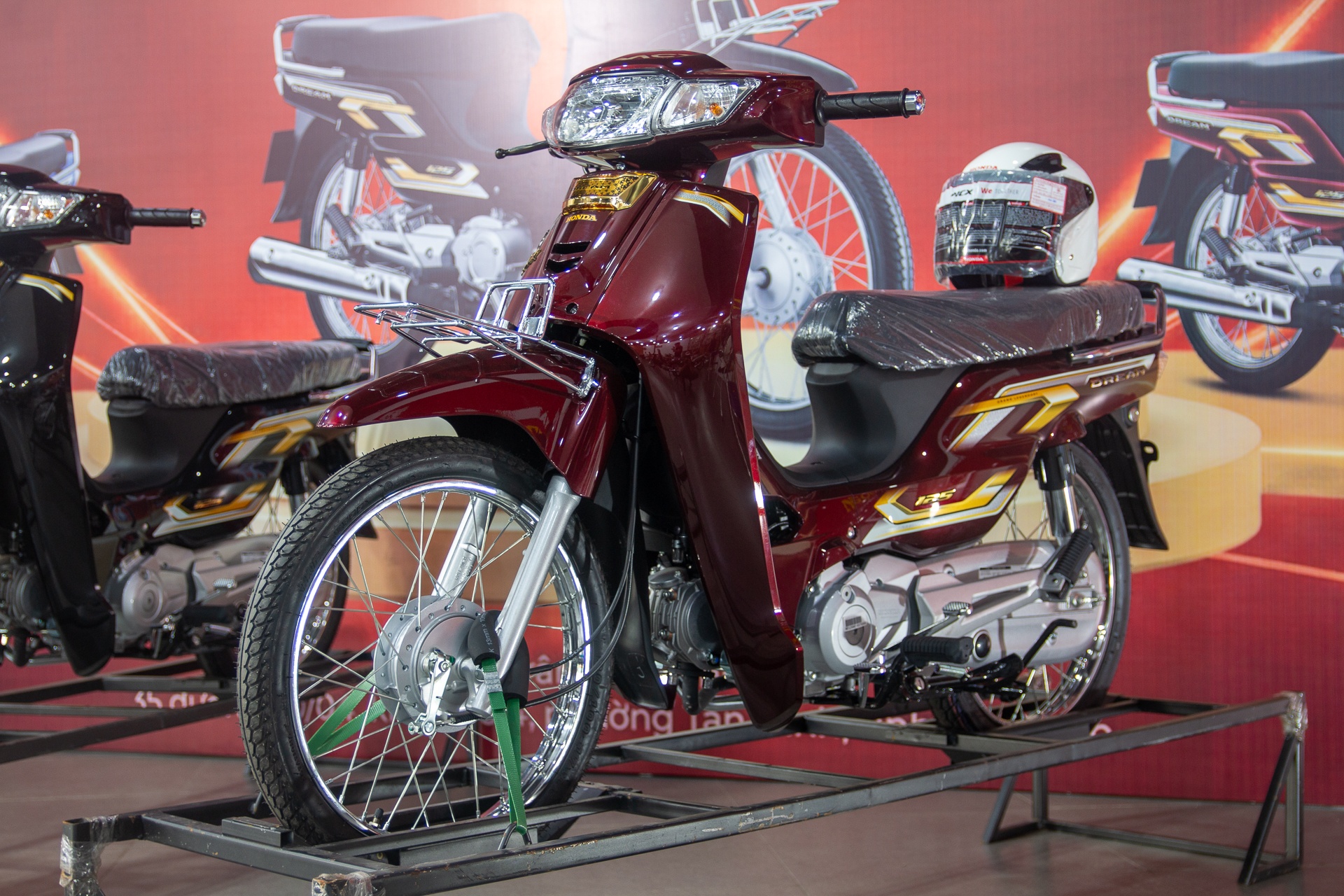 Can canh Honda Dream NCX 2026 - xe so nhap Campuchia, gia tu 148 trieu hinh anh