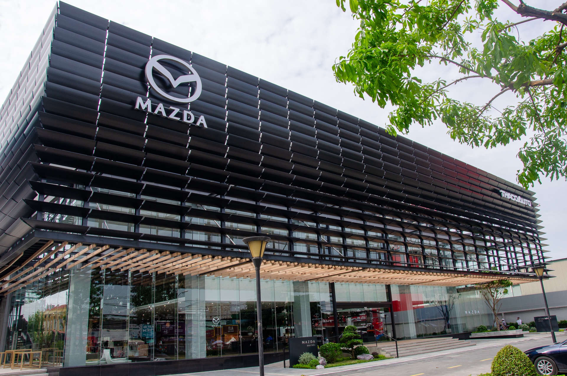 showroom flagship anh 9