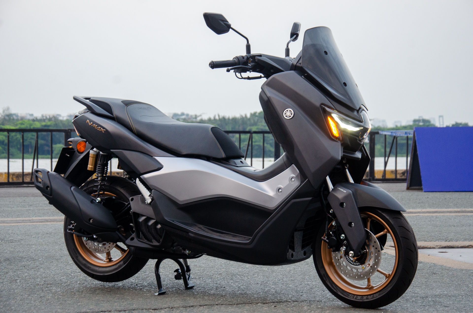 Chi tiet Yamaha NMAX ban Tech Max - xe tay ga gia 79 trieu dong hinh anh