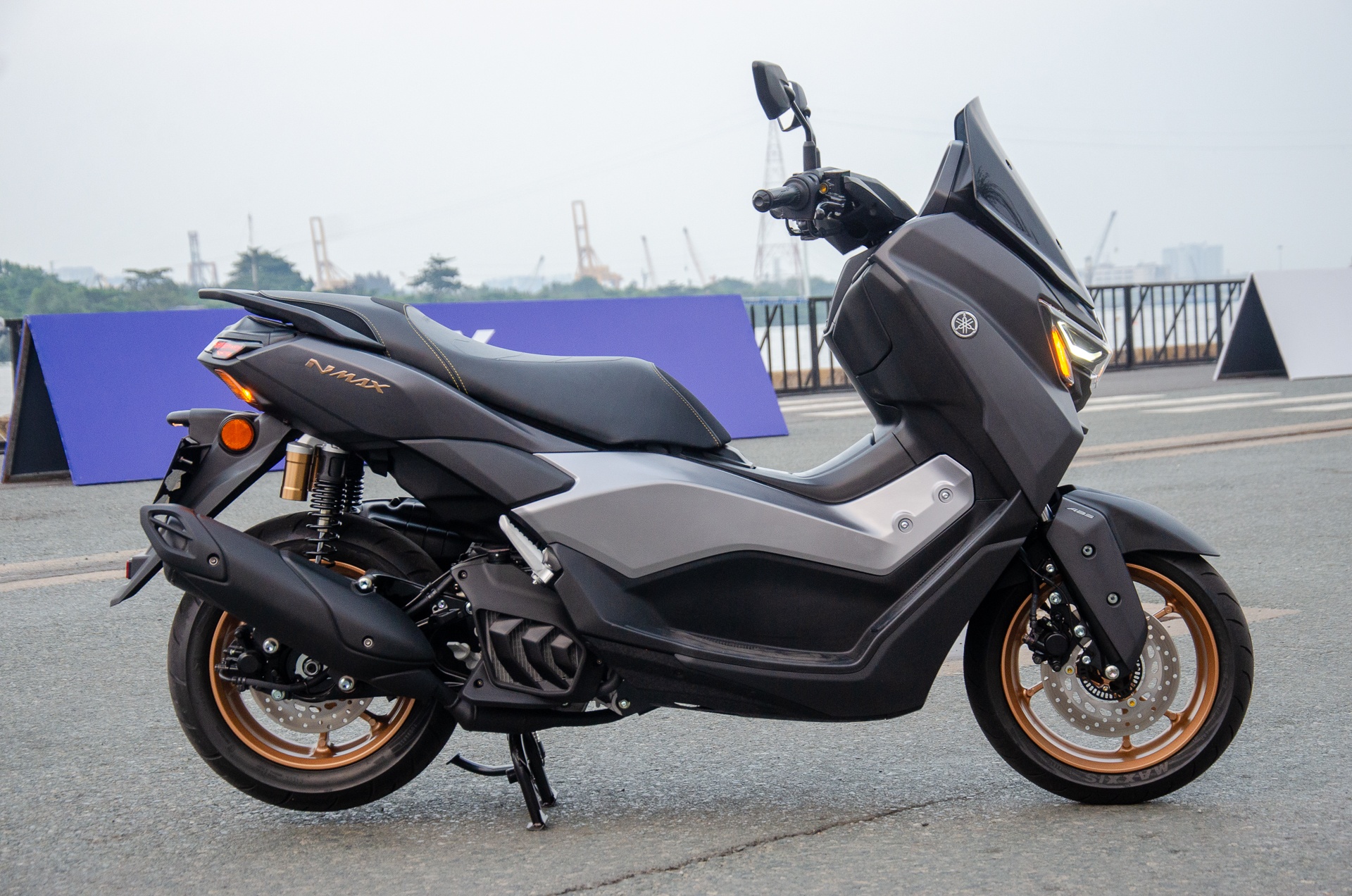 Yamaha NMAX anh 2