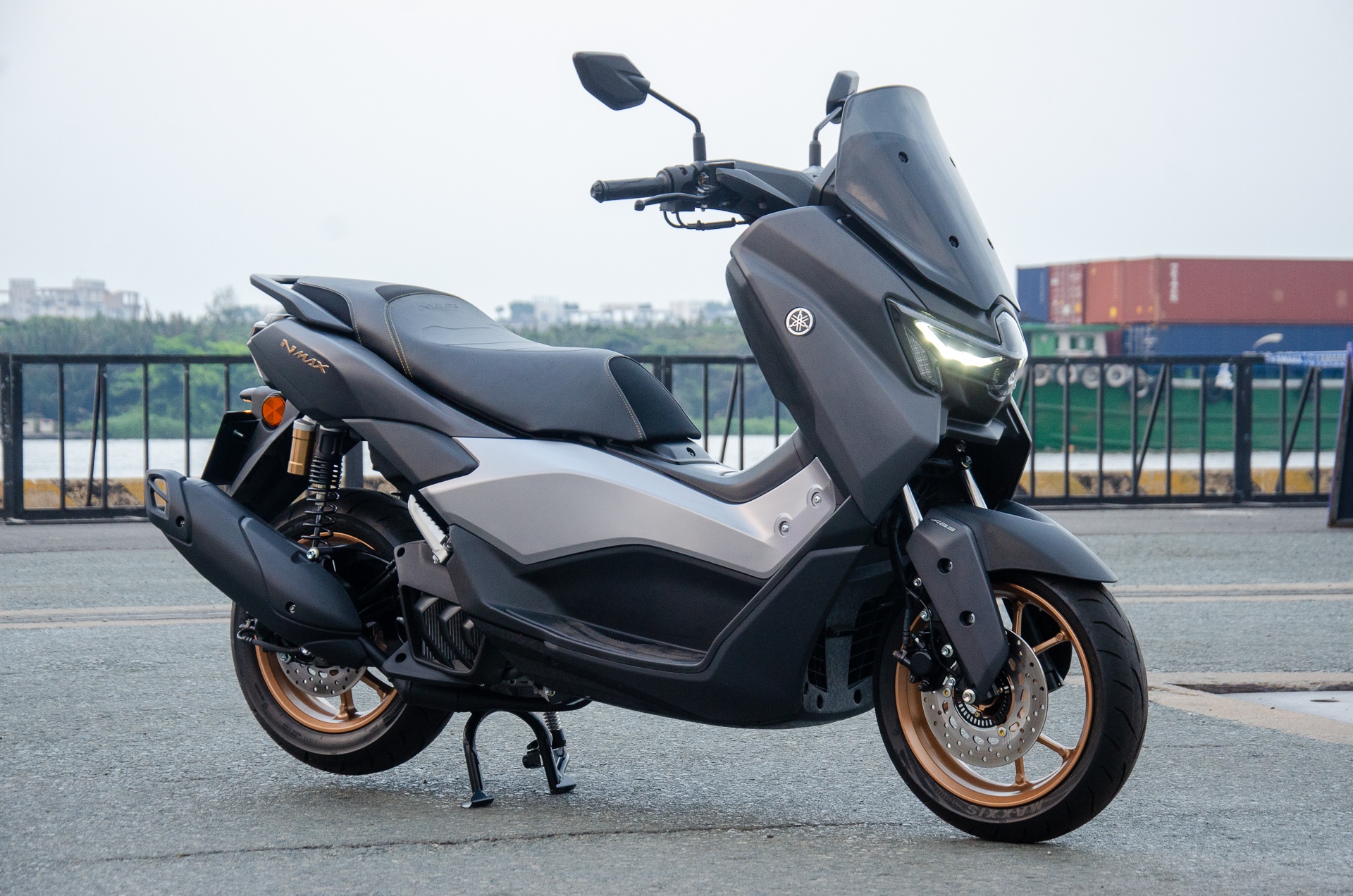 Doi dau truc dien Honda SH 160i, co hoi nao cho Yamaha NMAX? hinh anh