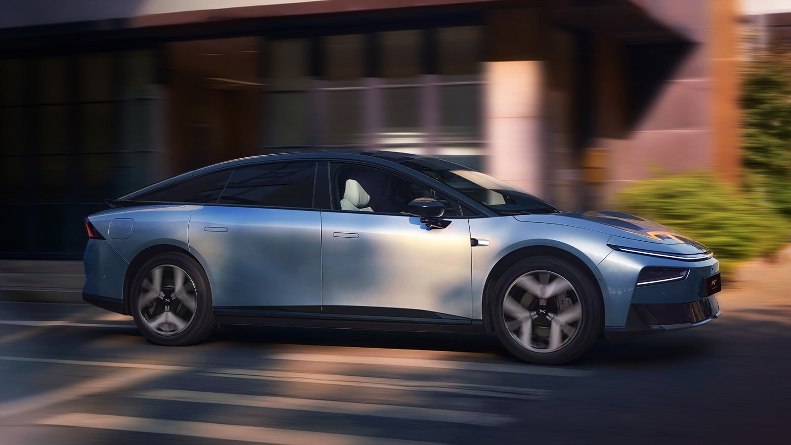 Xe hybrid Trung Quoc chay thuan dien 430 km hinh anh