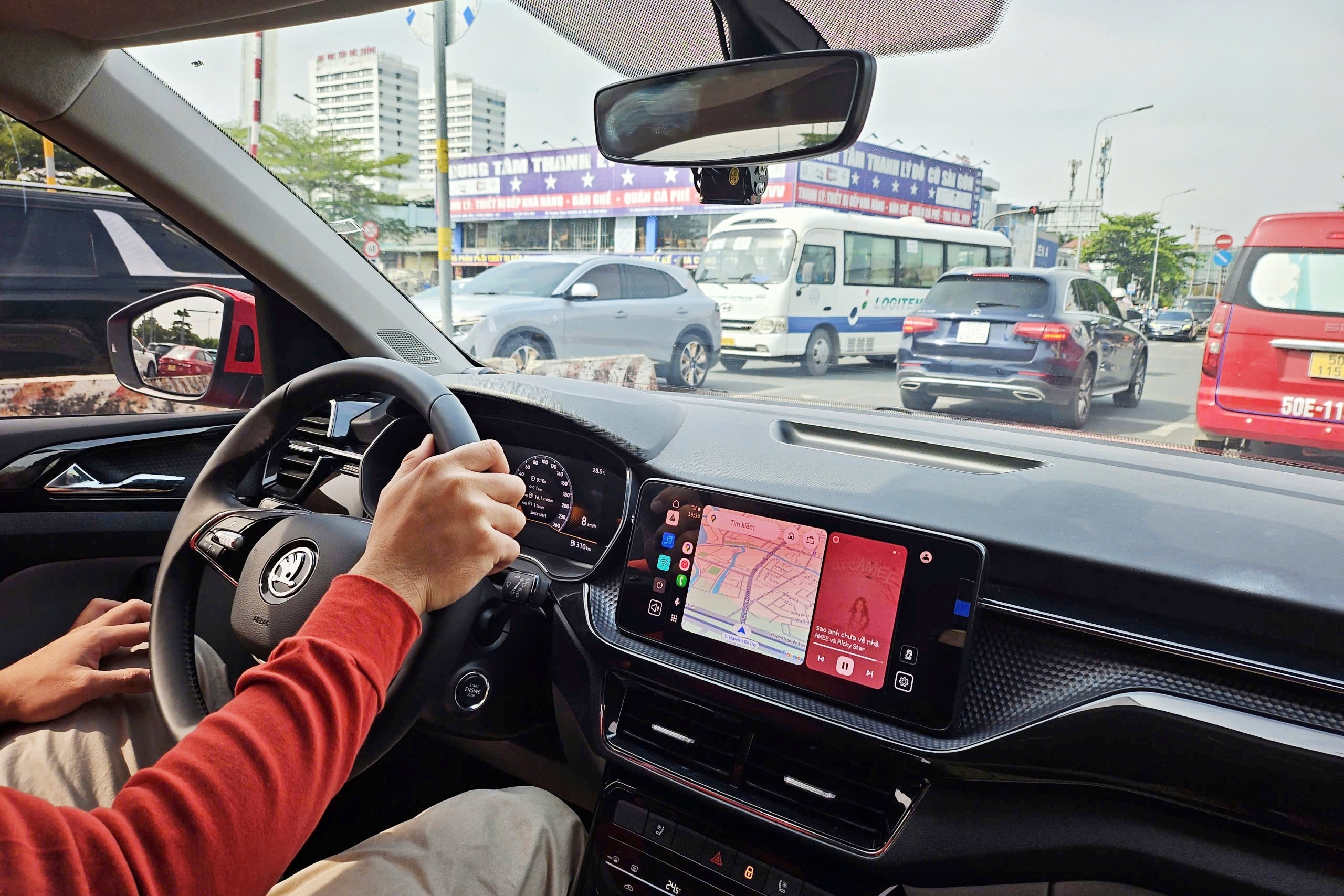 Can than de di sai luat khi cam lai oto trong thanh pho hinh anh