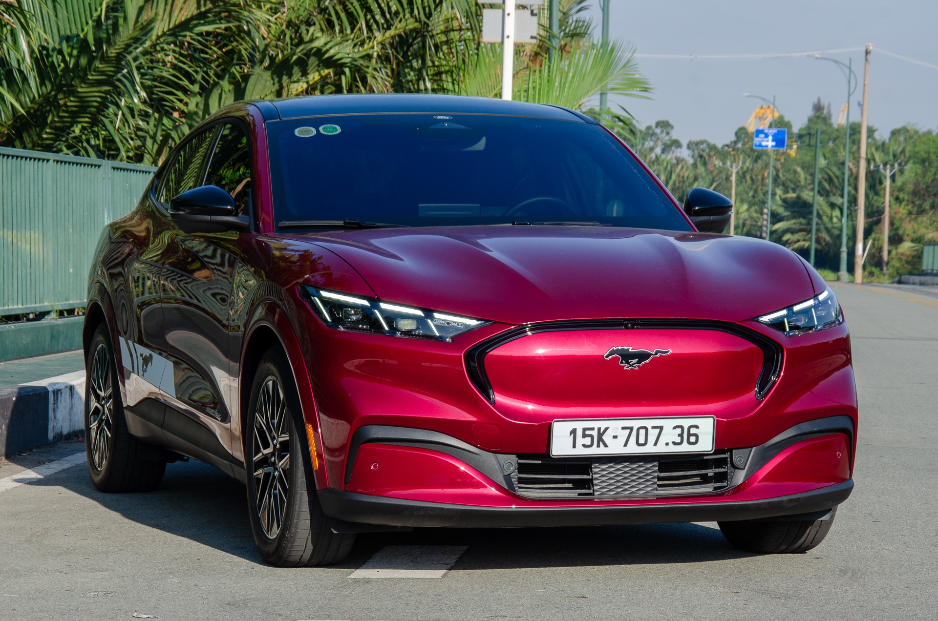 Co gi o Ford Mustang Mach-E - SUV thuan dien gia 1,7 ty dong hinh anh