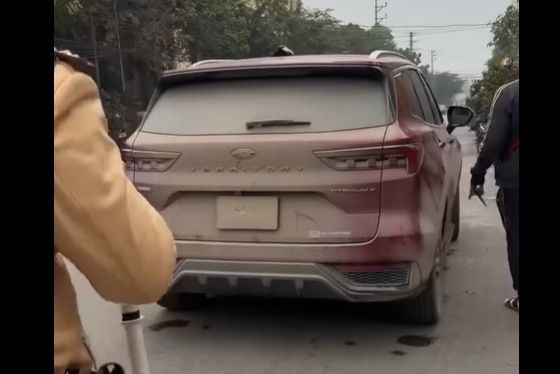 Oto che bien so, bien 'vo tinh' ban bi phat den 26 trieu dong hinh anh