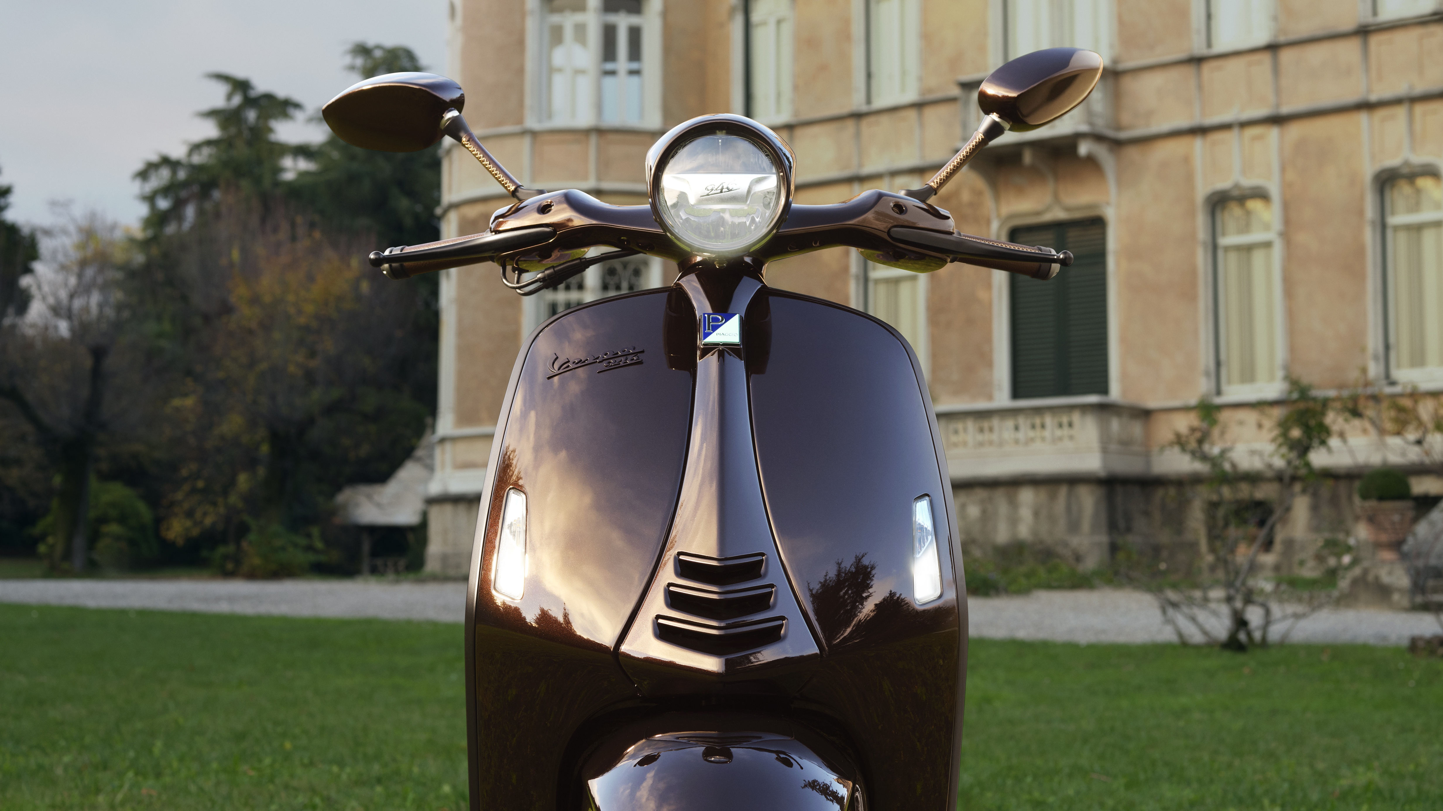 Vespa 946 Horse anh 7