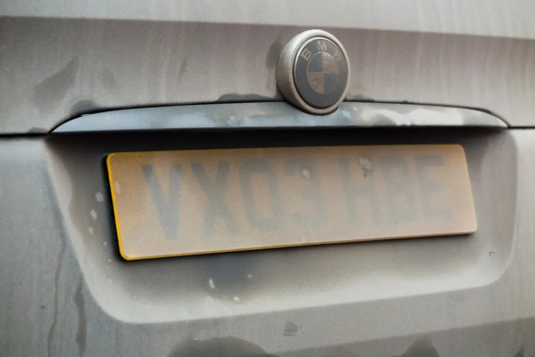 Chay xe de bien so ban tren the gioi - noi phat nang, noi bat lau sach hinh anh