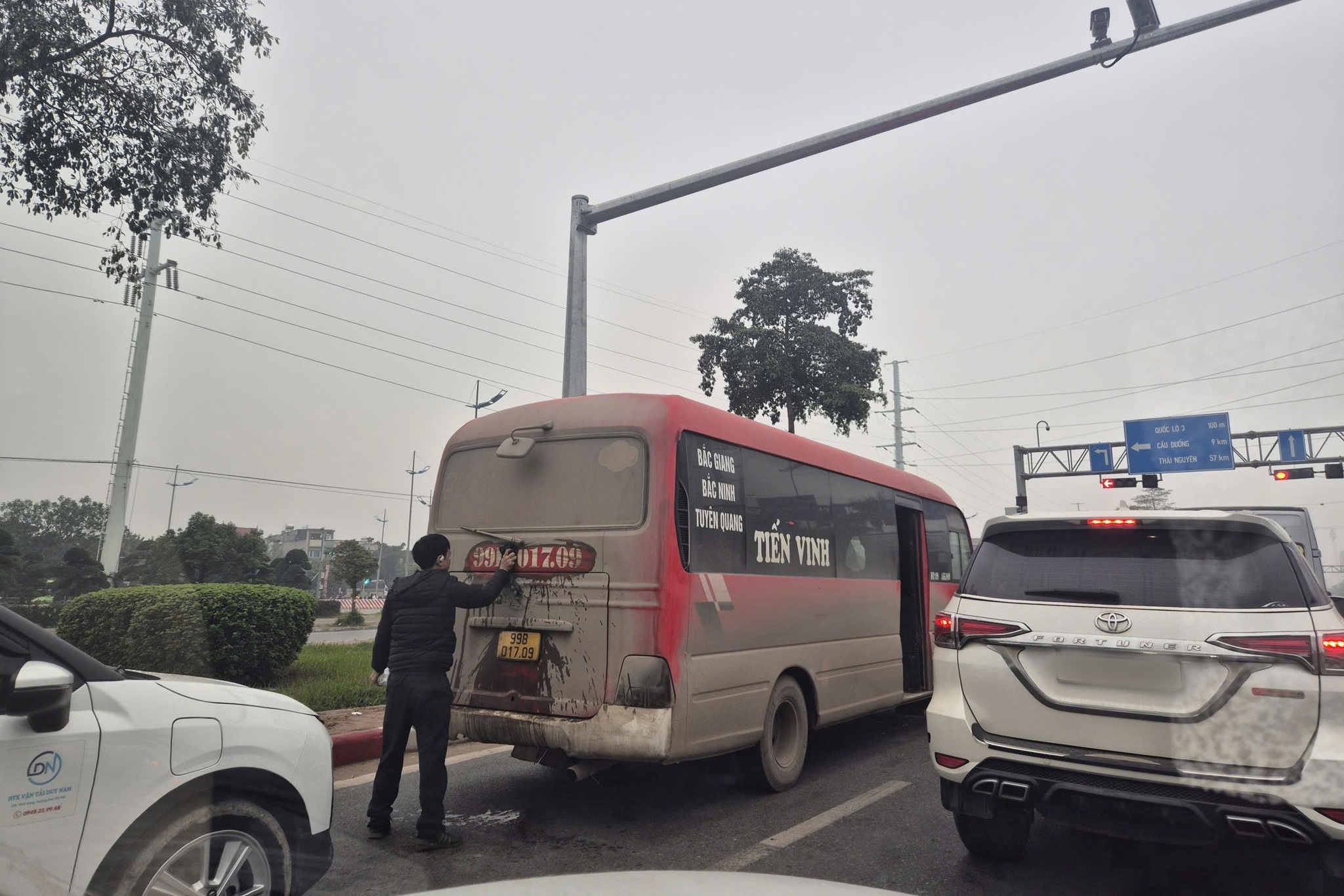 CSGT noi ro truong hop che mo bien so khong bi xu ly hinh anh