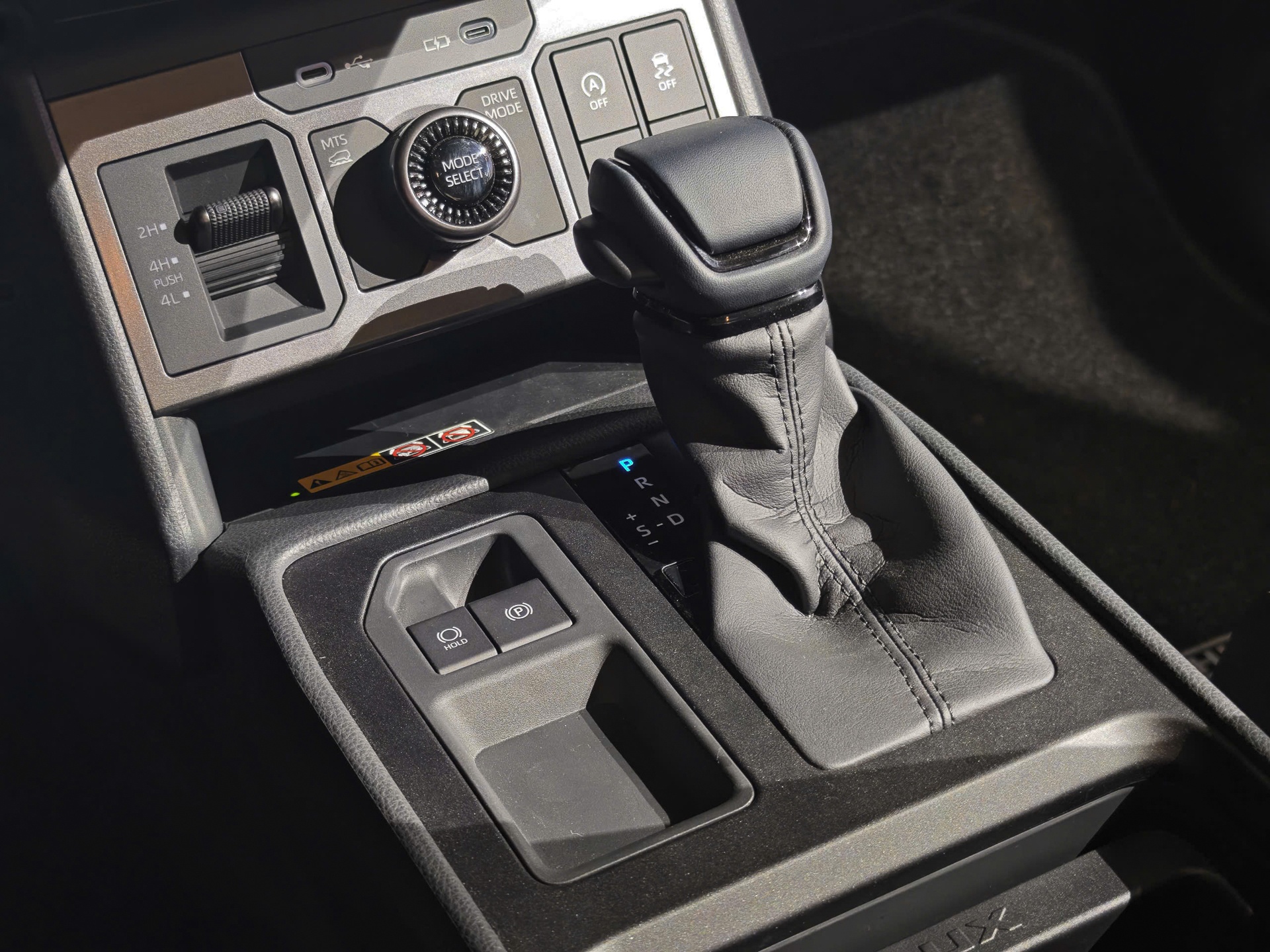 Toyota Hilux 2026 ảnh 9 Toyota Hilux 2026 anh 9