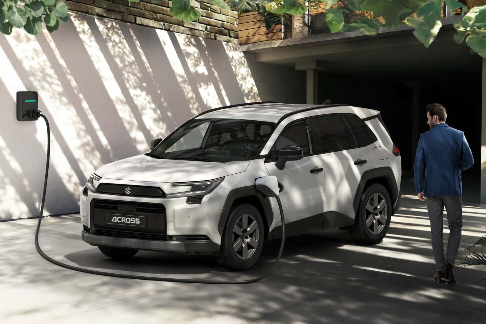 'Ban sao' Toyota RAV4 ra mat the he moi - SUV Suzuki chay xang cam sac hinh anh