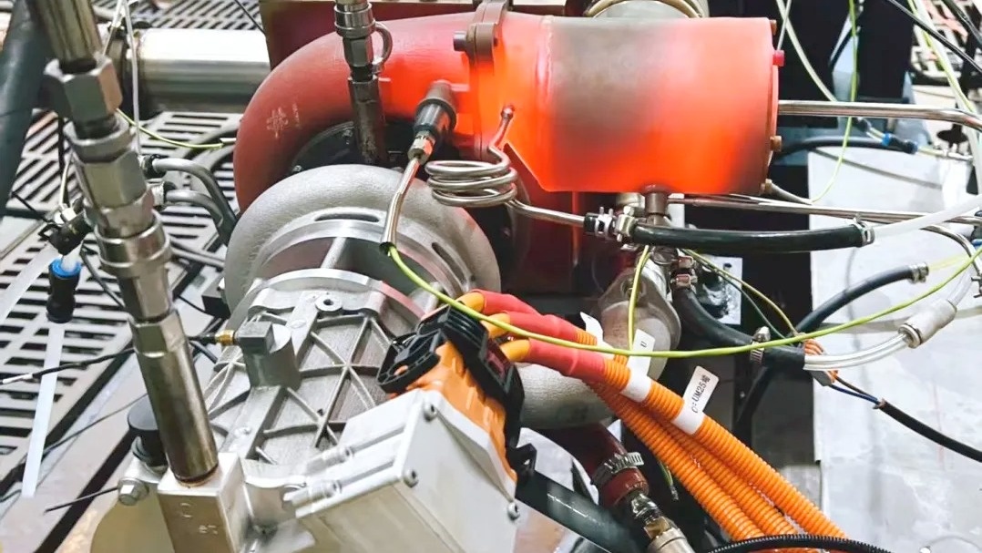 Thiet bi nho gon cua Trung Quoc giup oto thuan dien chay xa hon hinh anh