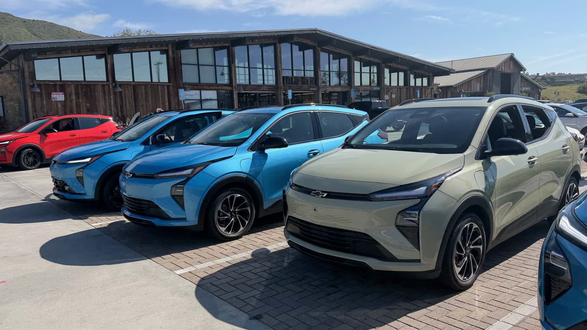 Xang dau tang gia khien nguoi My cung 'san' xe dien hinh anh