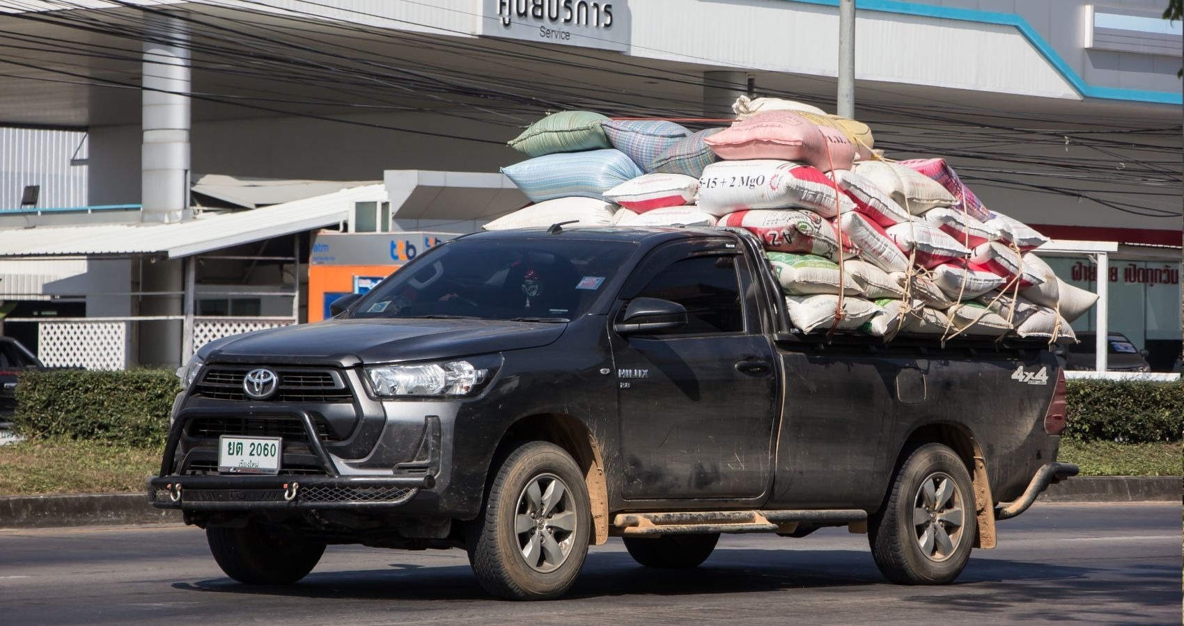 Ly do o Thai Lan cu ra duong la gap ban tai hinh anh