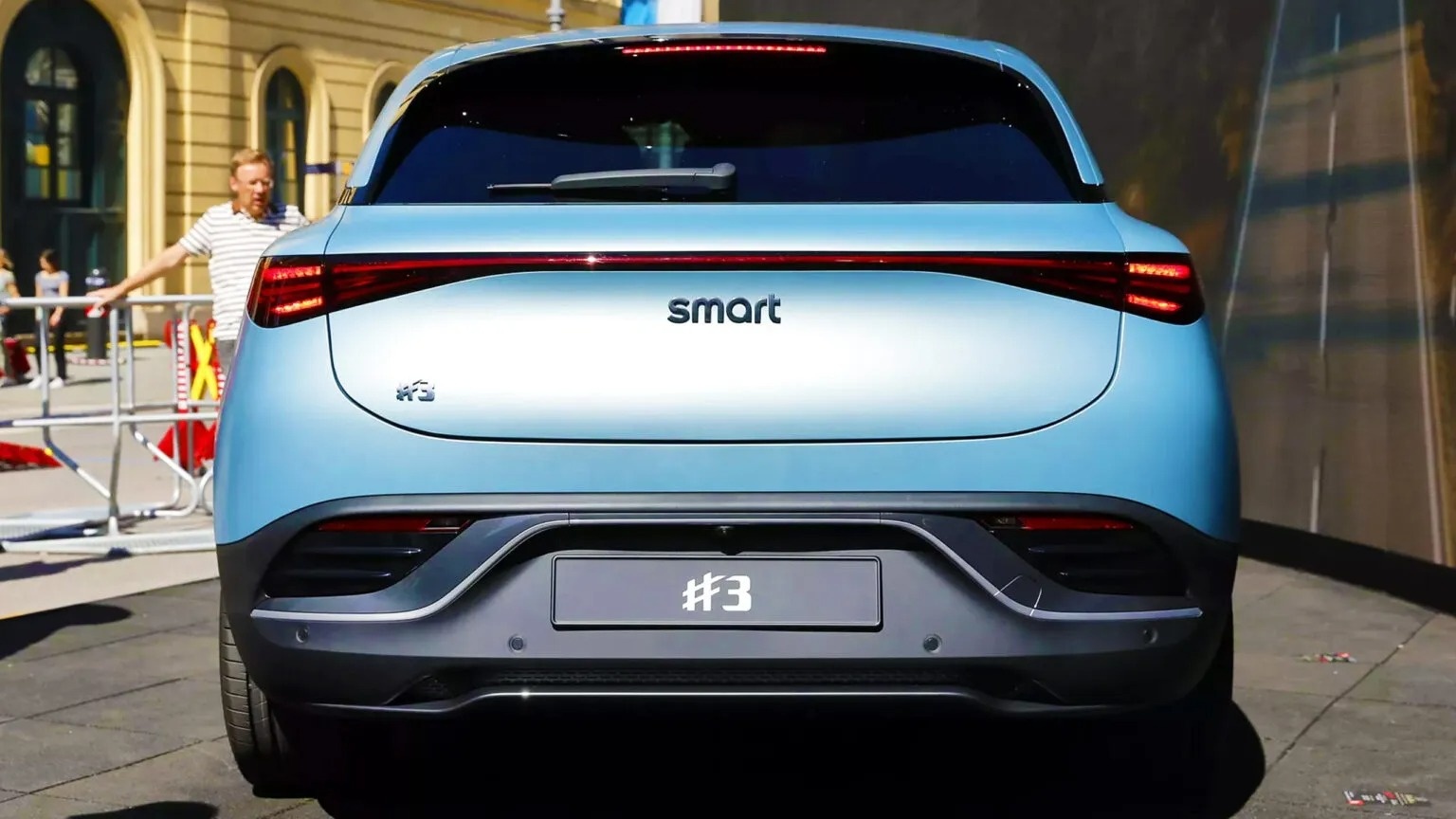 Chau Au giam mua xe xang, tang mua xe dien hinh anh